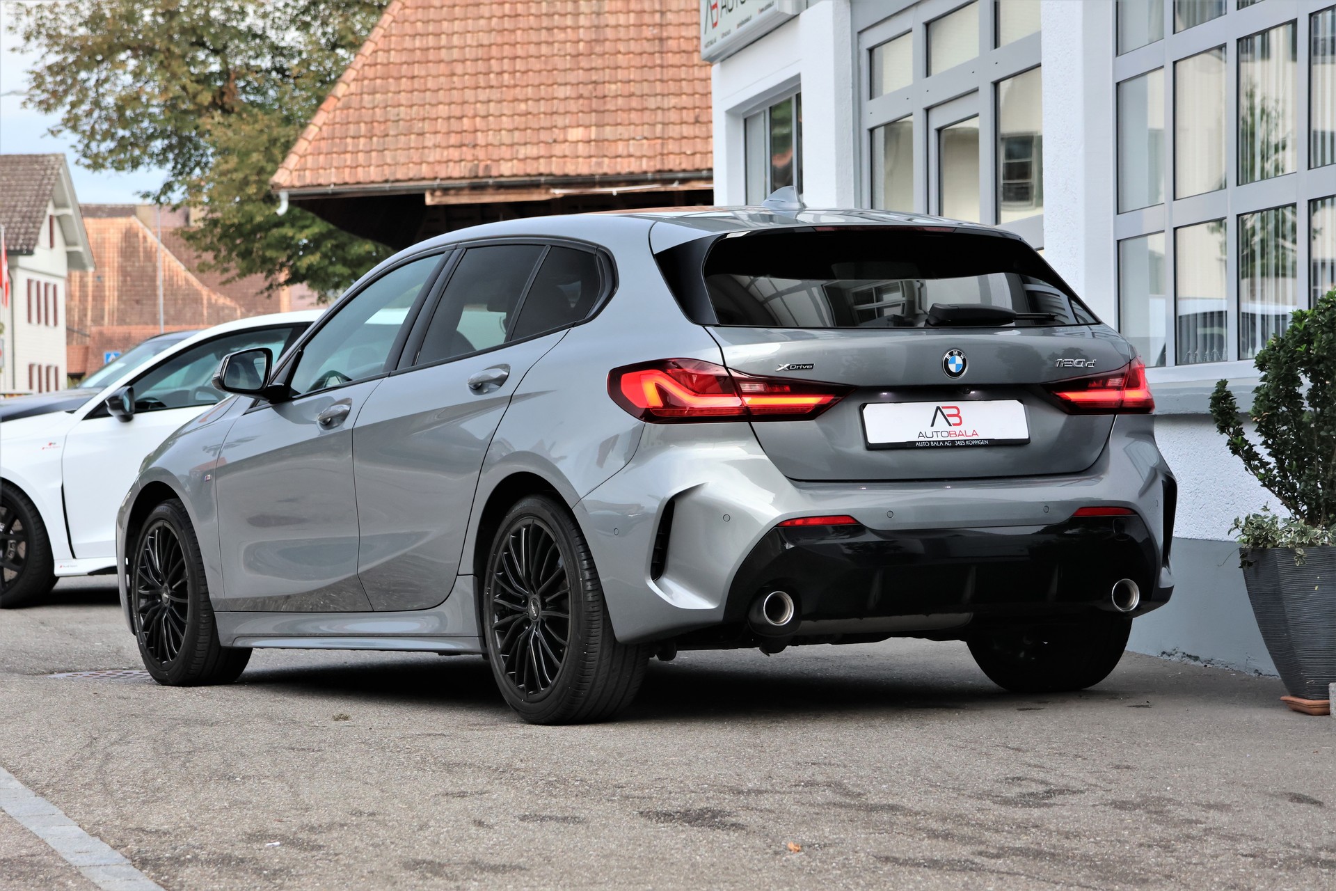 BMW 120d xDrive Steptronic M Sport-image-2
