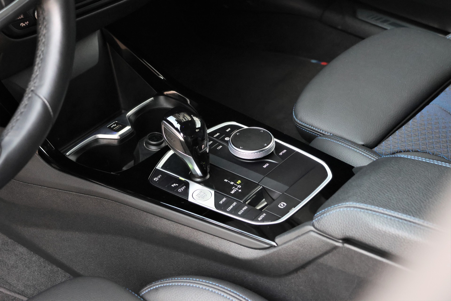 BMW 120d xDrive Steptronic M Sport-image-11
