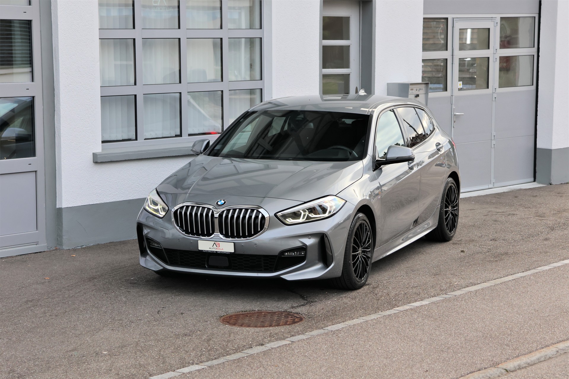 BMW 120d xDrive Steptronic M Sport-image-0