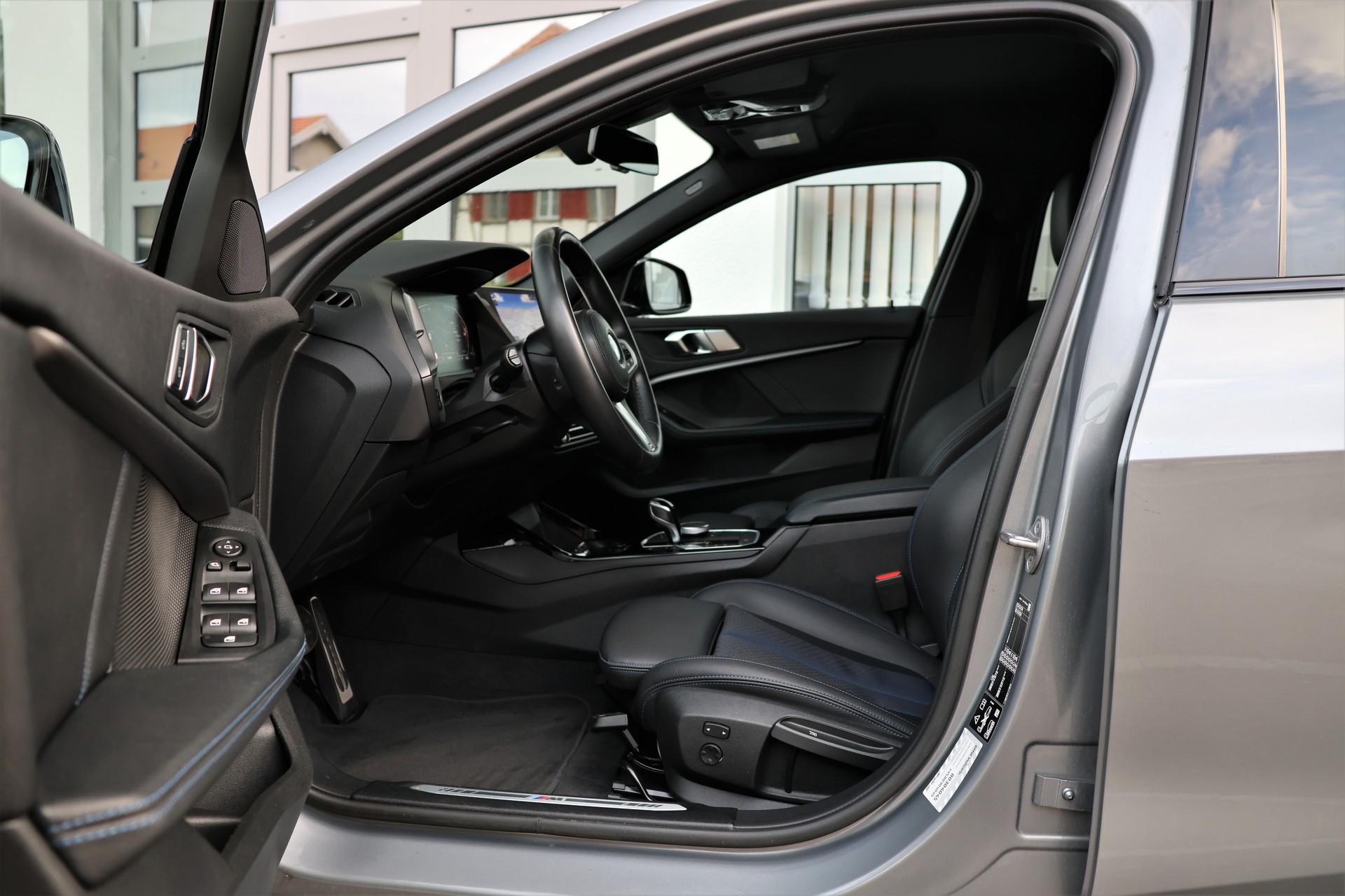 BMW 120d xDrive Steptronic M Sport-image-9