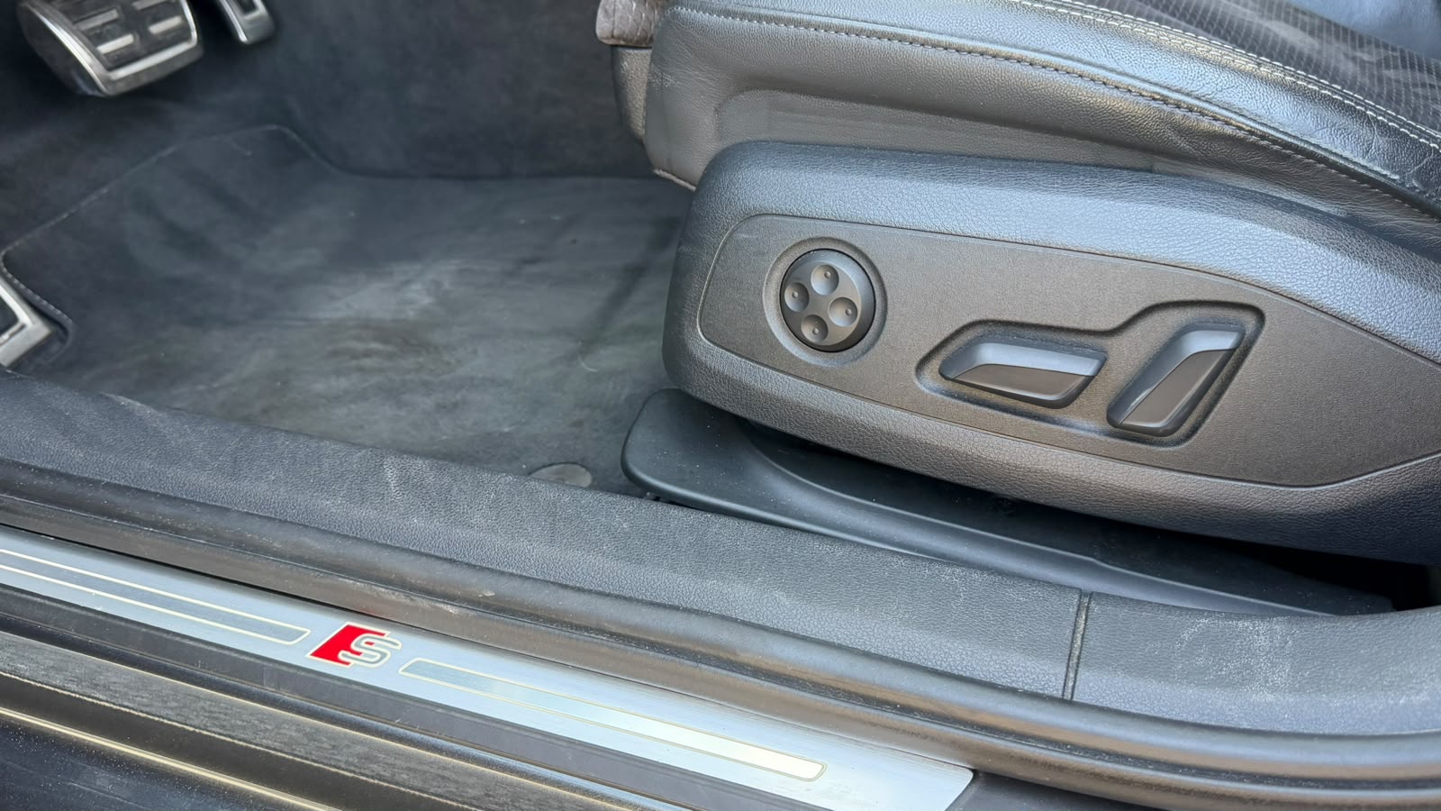AUDI A4 Avant 3.0 TDI Sport quattro tiptronic-image-12