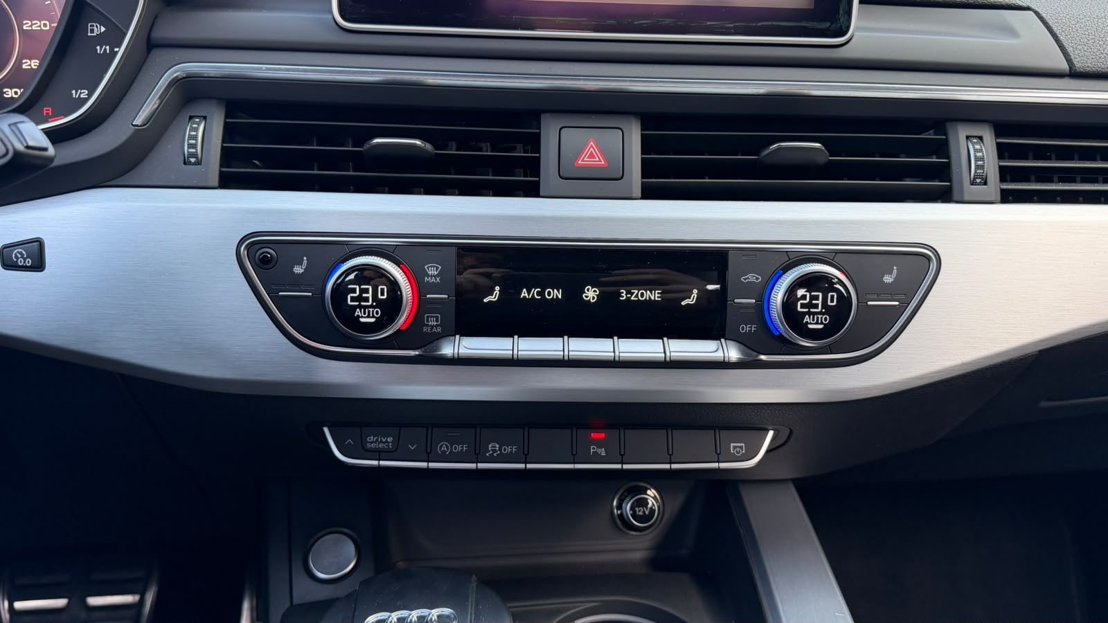 AUDI A4 Avant 3.0 TDI Sport quattro tiptronic-image-14