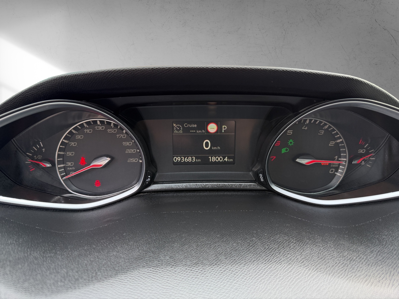 PEUGEOT 308 SW 1.2 Pure Tech Allure EAT8-image-11