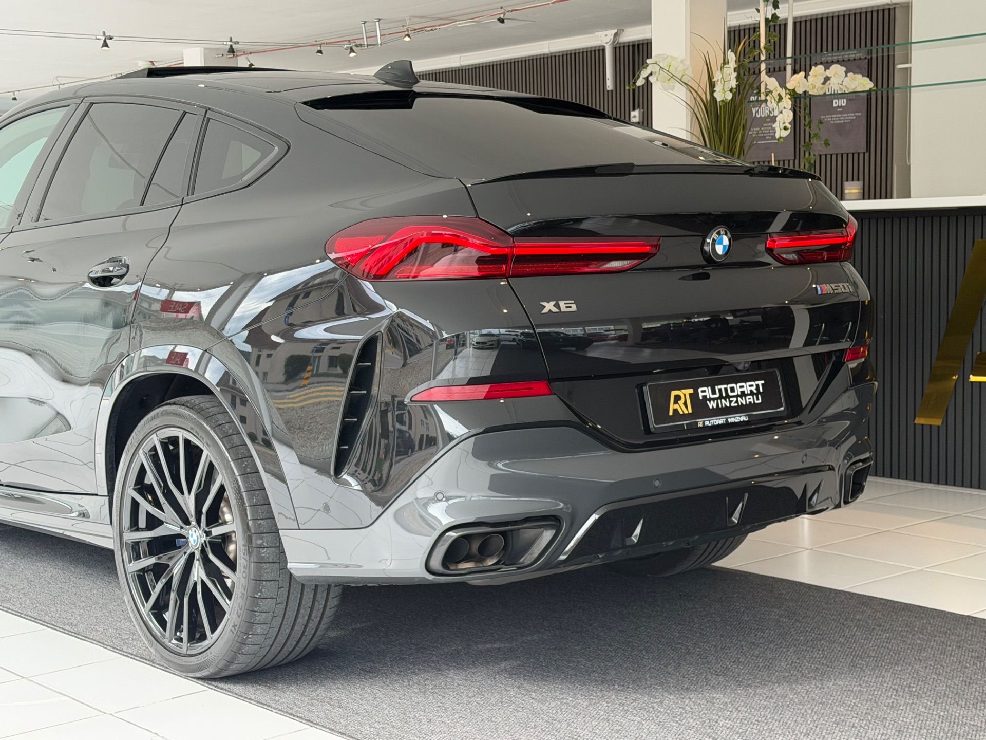 BMW X6 M50i Steptronic **TOP Zustand**-image-9