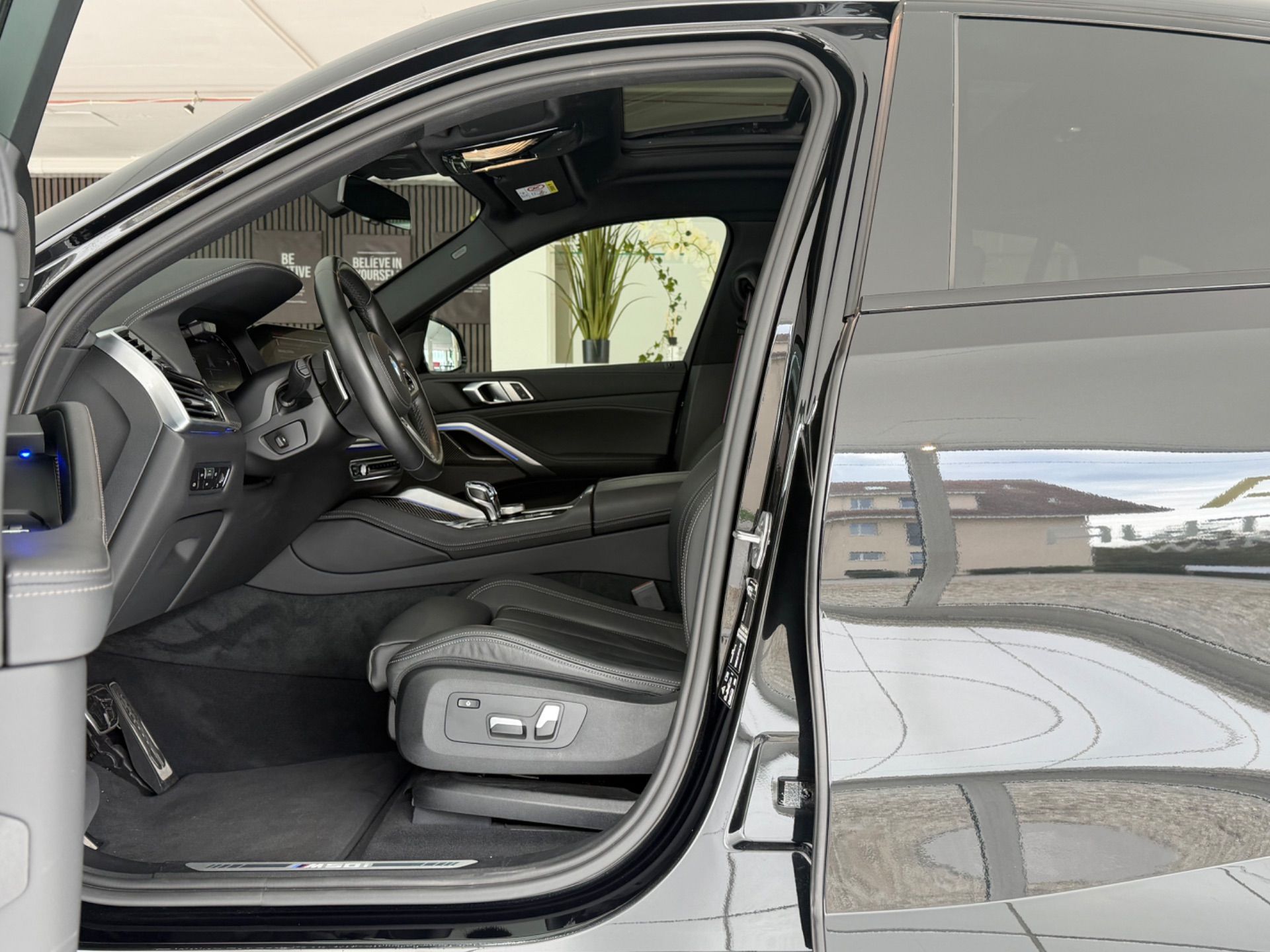 BMW X6 M50i Steptronic **TOP Zustand**-image-11