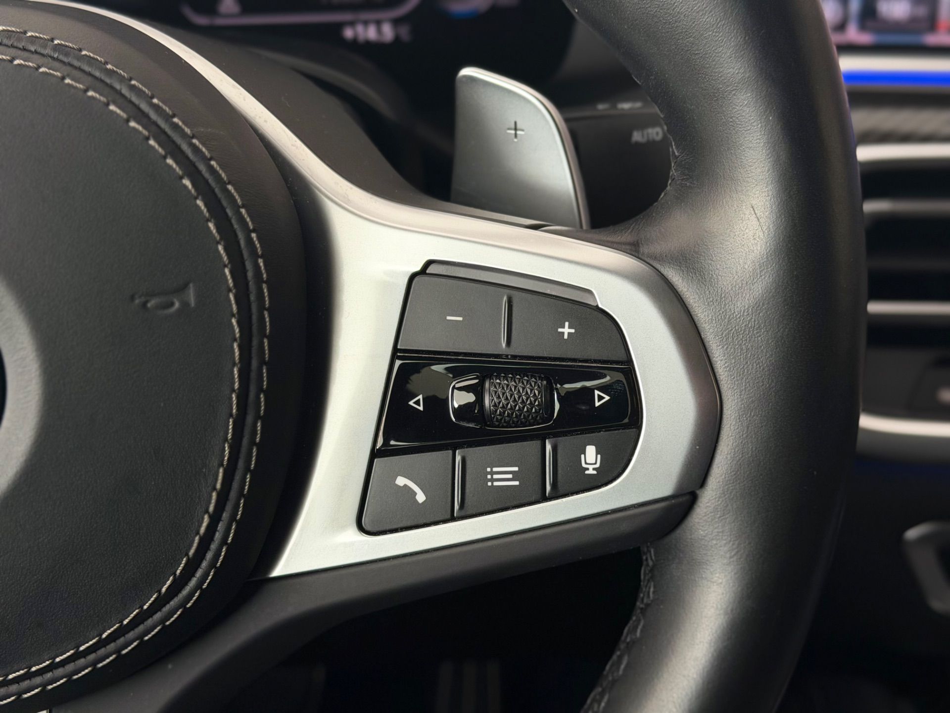 BMW X6 M50i Steptronic **TOP Zustand**-image-27