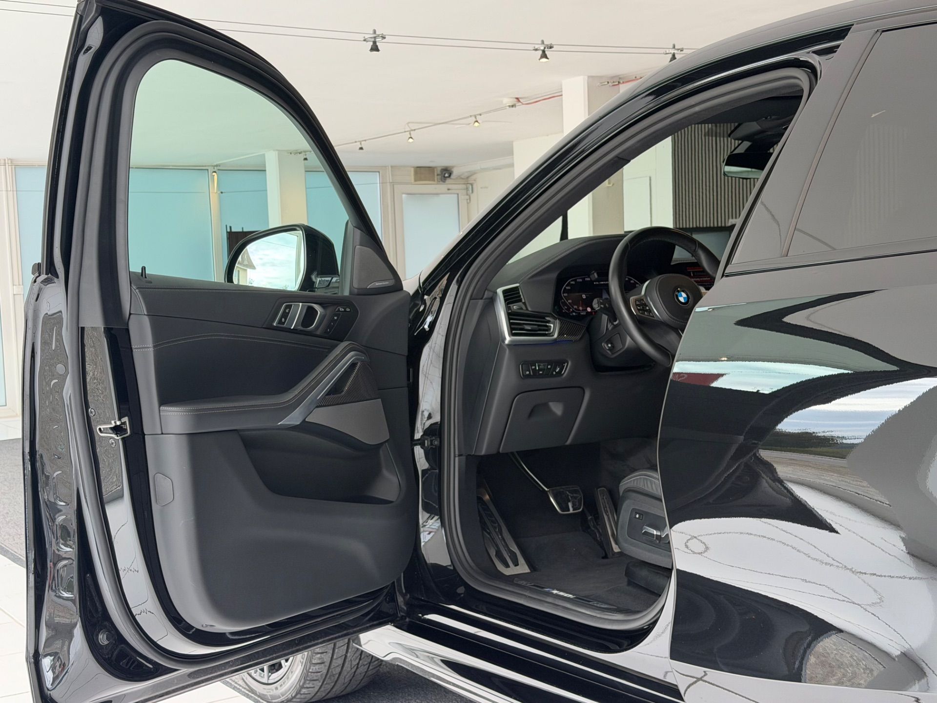 BMW X6 M50i Steptronic **TOP Zustand**-image-10