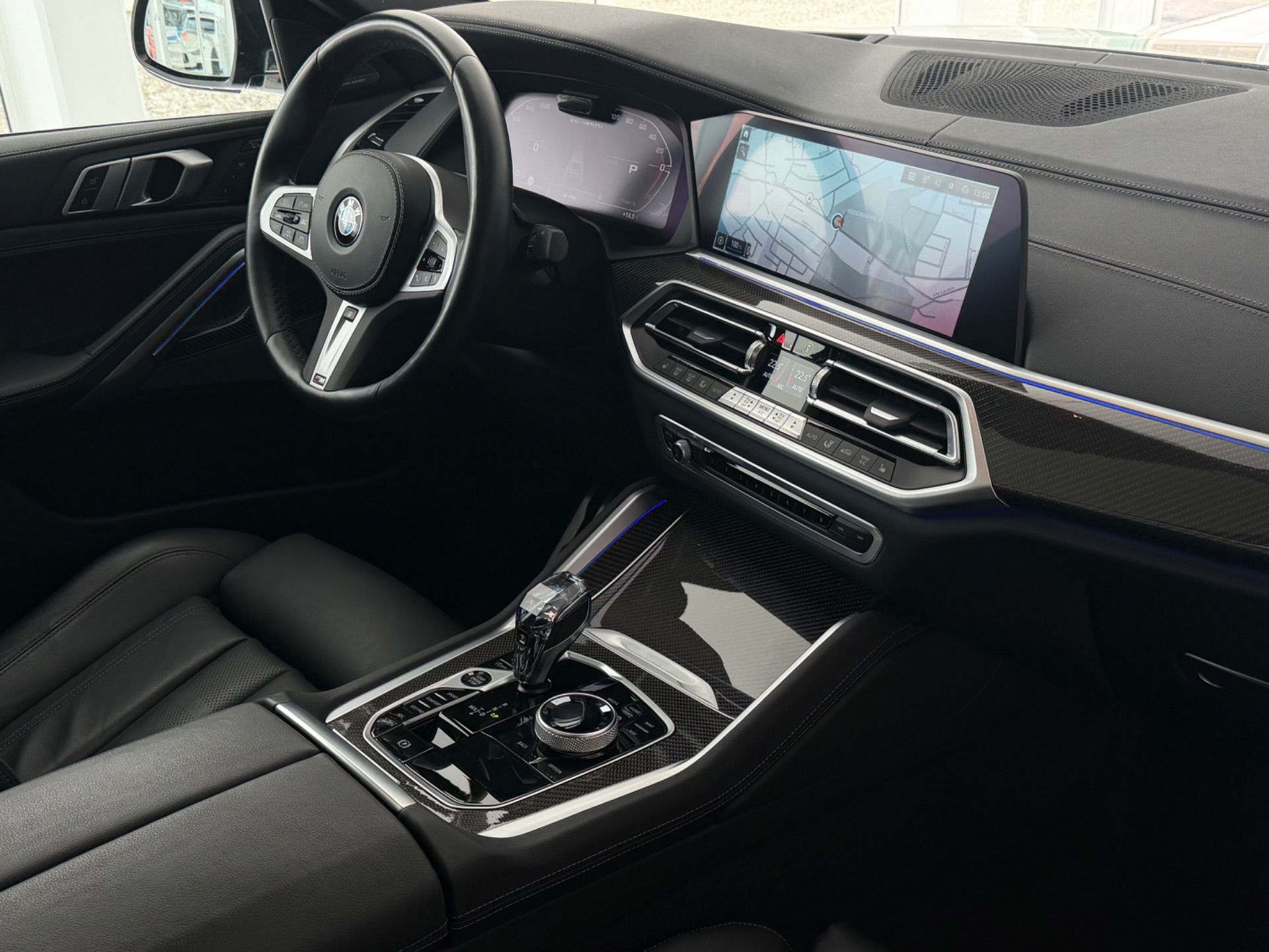 BMW X6 M50i Steptronic **TOP Zustand**-image-18