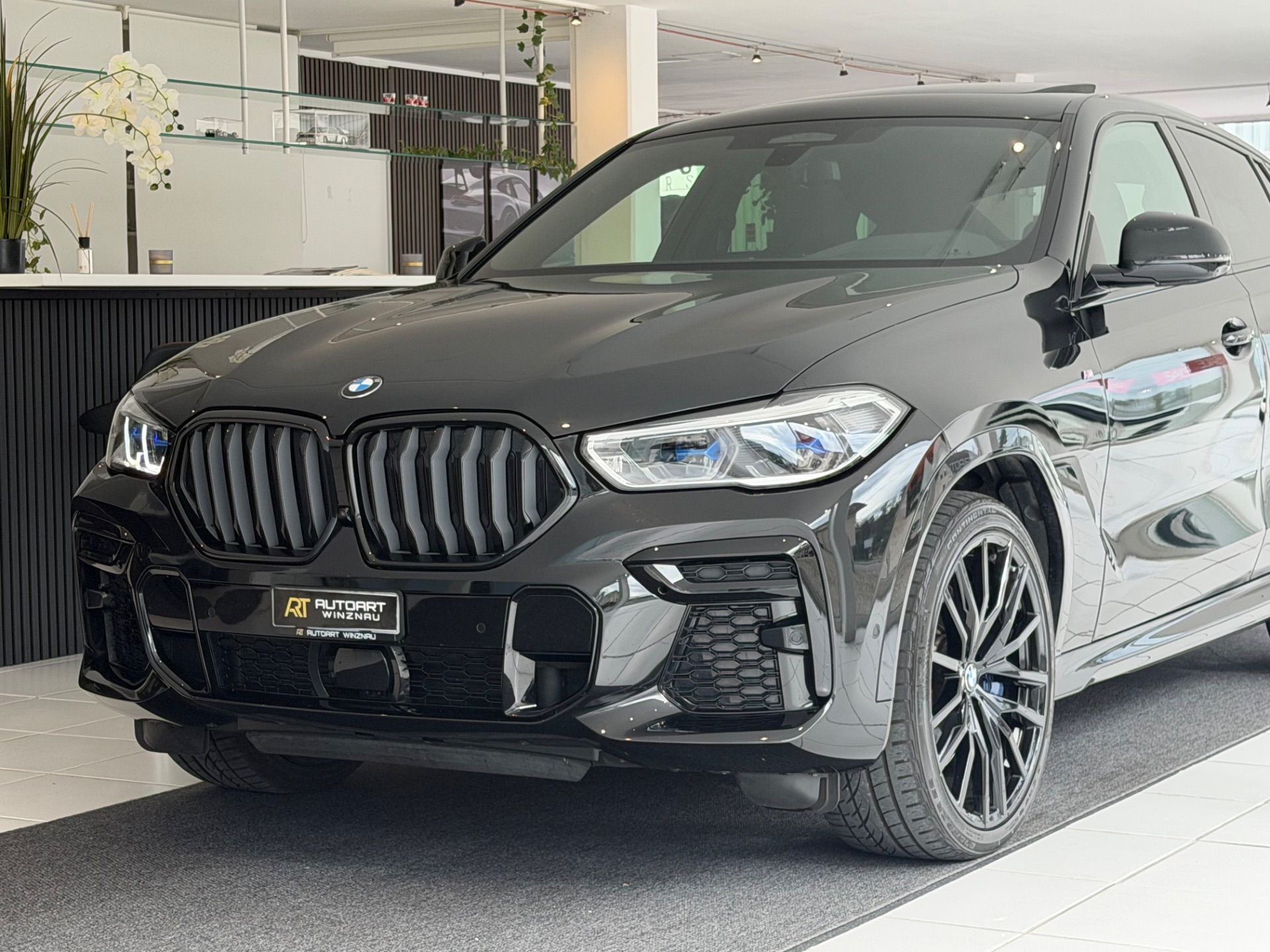 BMW X6 M50i Steptronic **TOP Zustand**-image-1