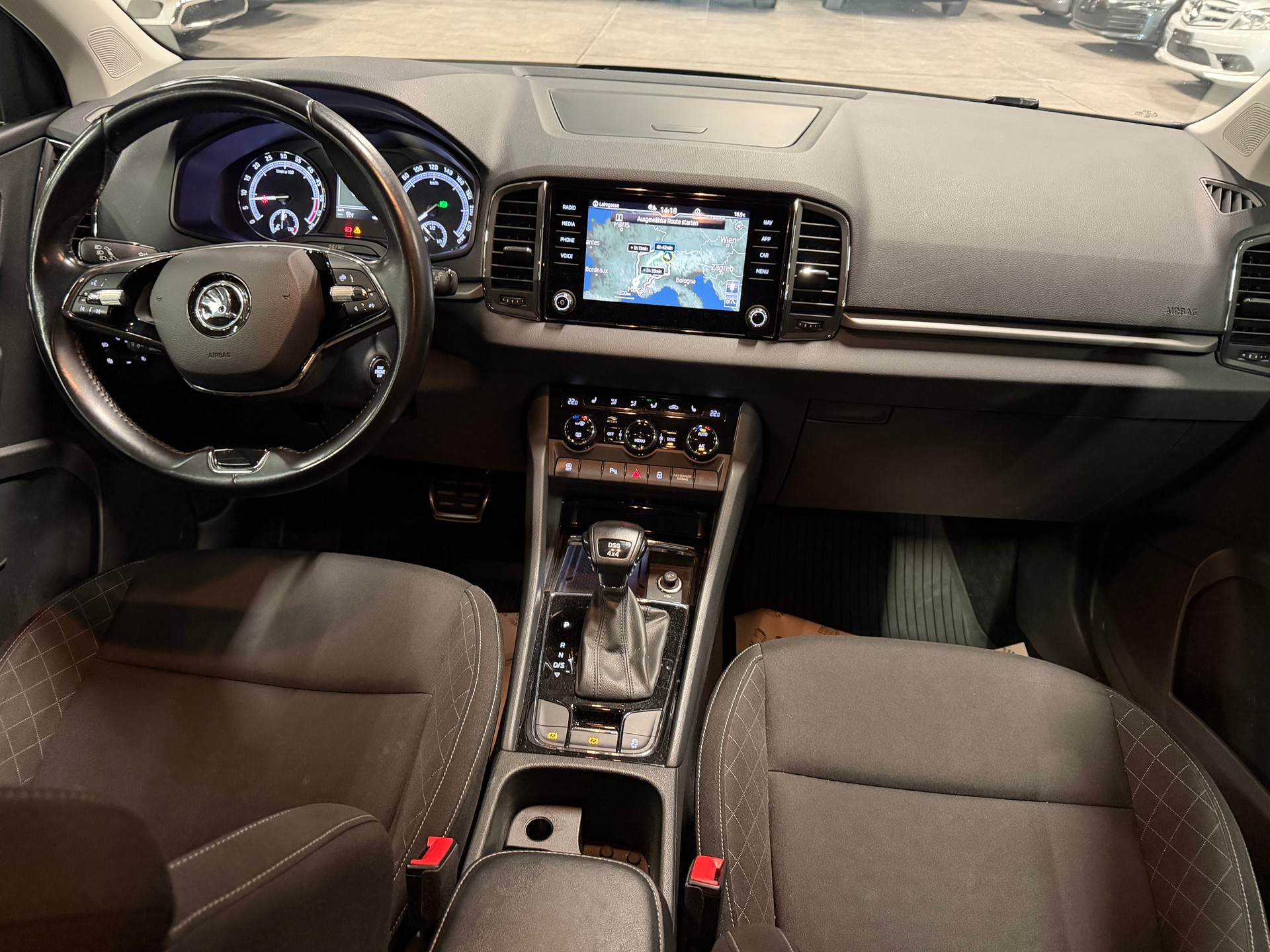 SKODA Karoq 2.0 TDI CR Ambition 4x4 DSG-image-16