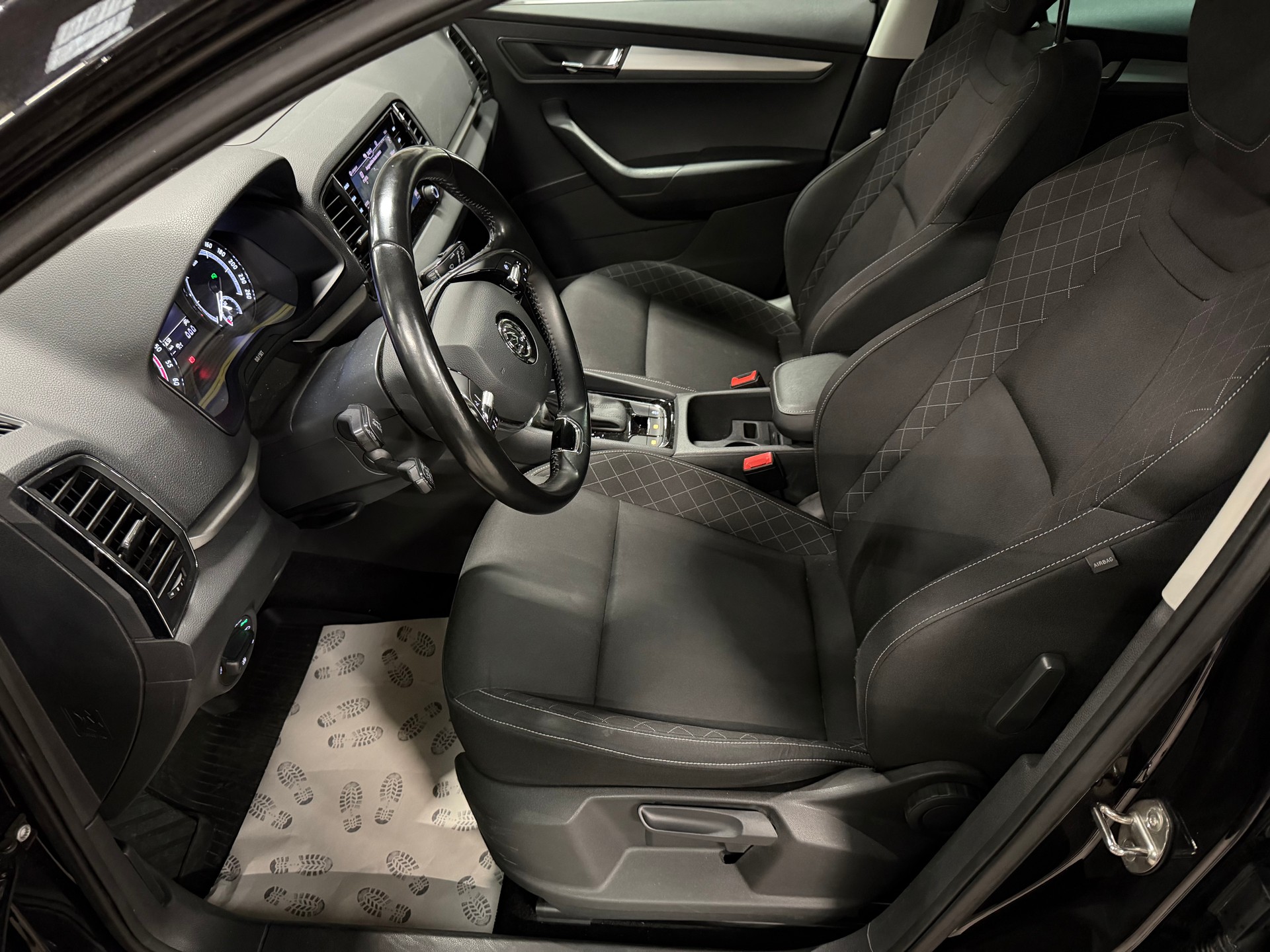 SKODA Karoq 2.0 TDI CR Ambition 4x4 DSG-image-12