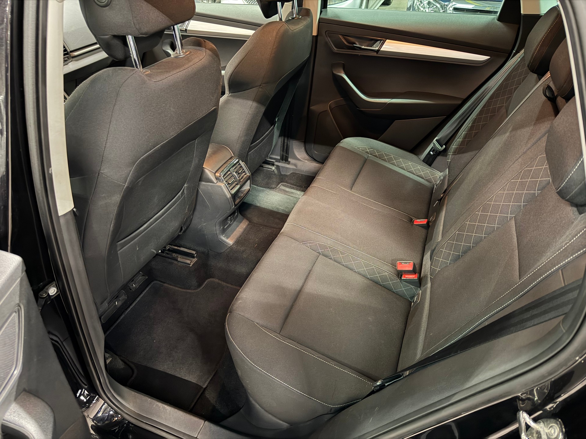 SKODA Karoq 2.0 TDI CR Ambition 4x4 DSG-image-14