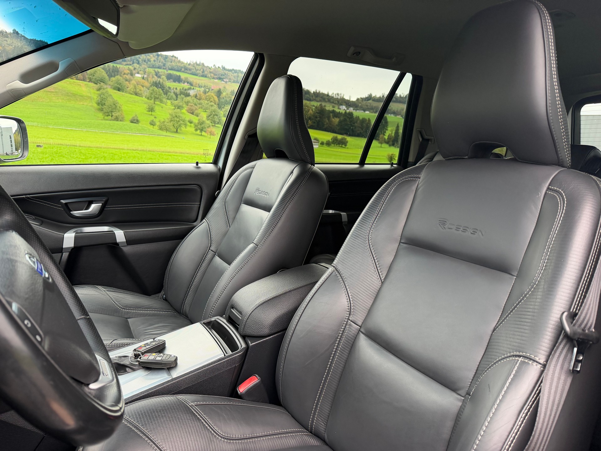 VOLVO XC90 D5 AWD R-Design Geartronic-image-9