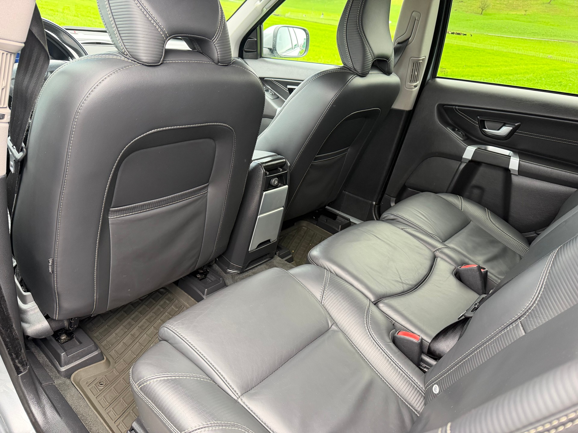 VOLVO XC90 D5 AWD R-Design Geartronic-image-13