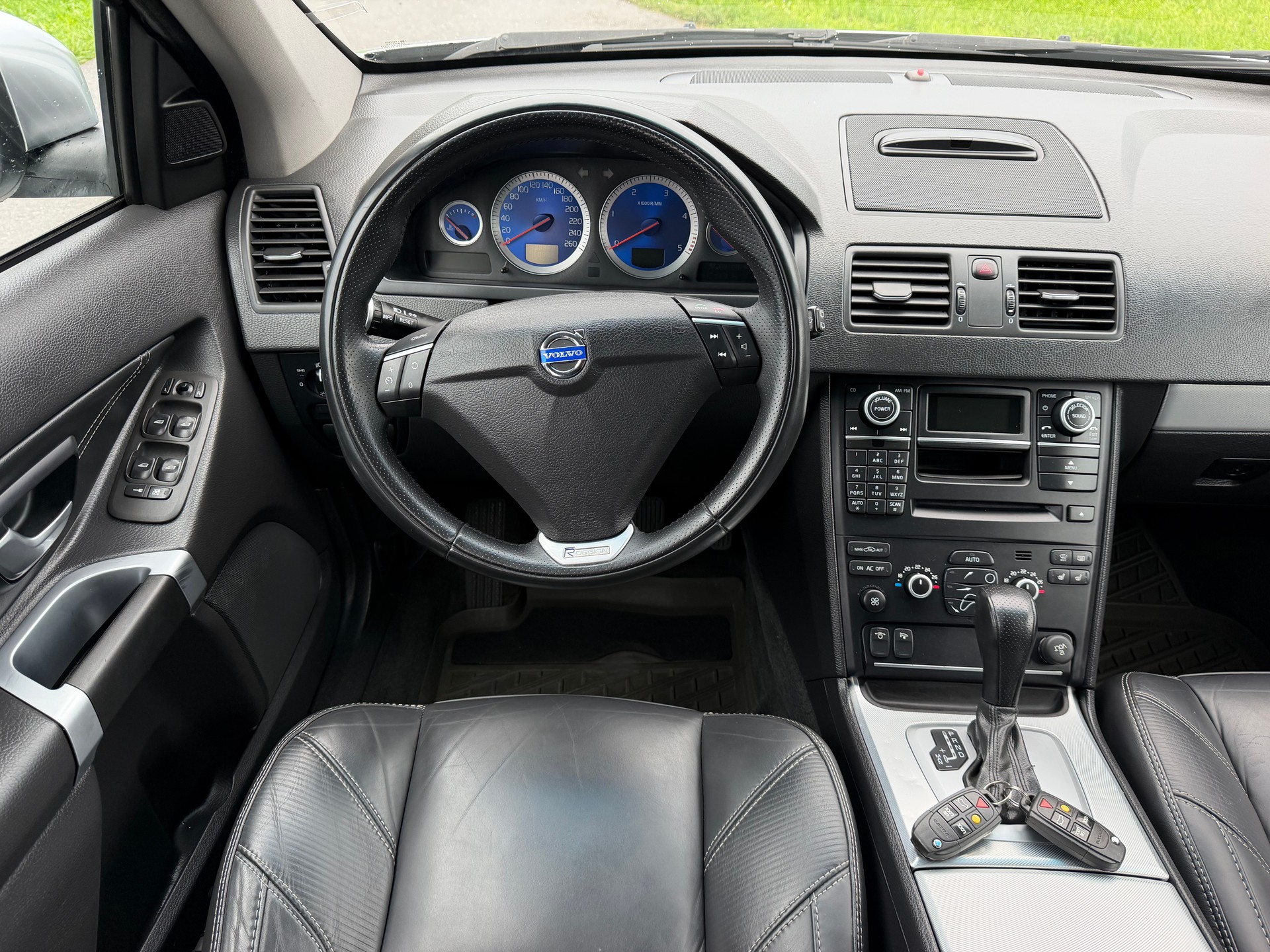 VOLVO XC90 D5 AWD R-Design Geartronic-image-11