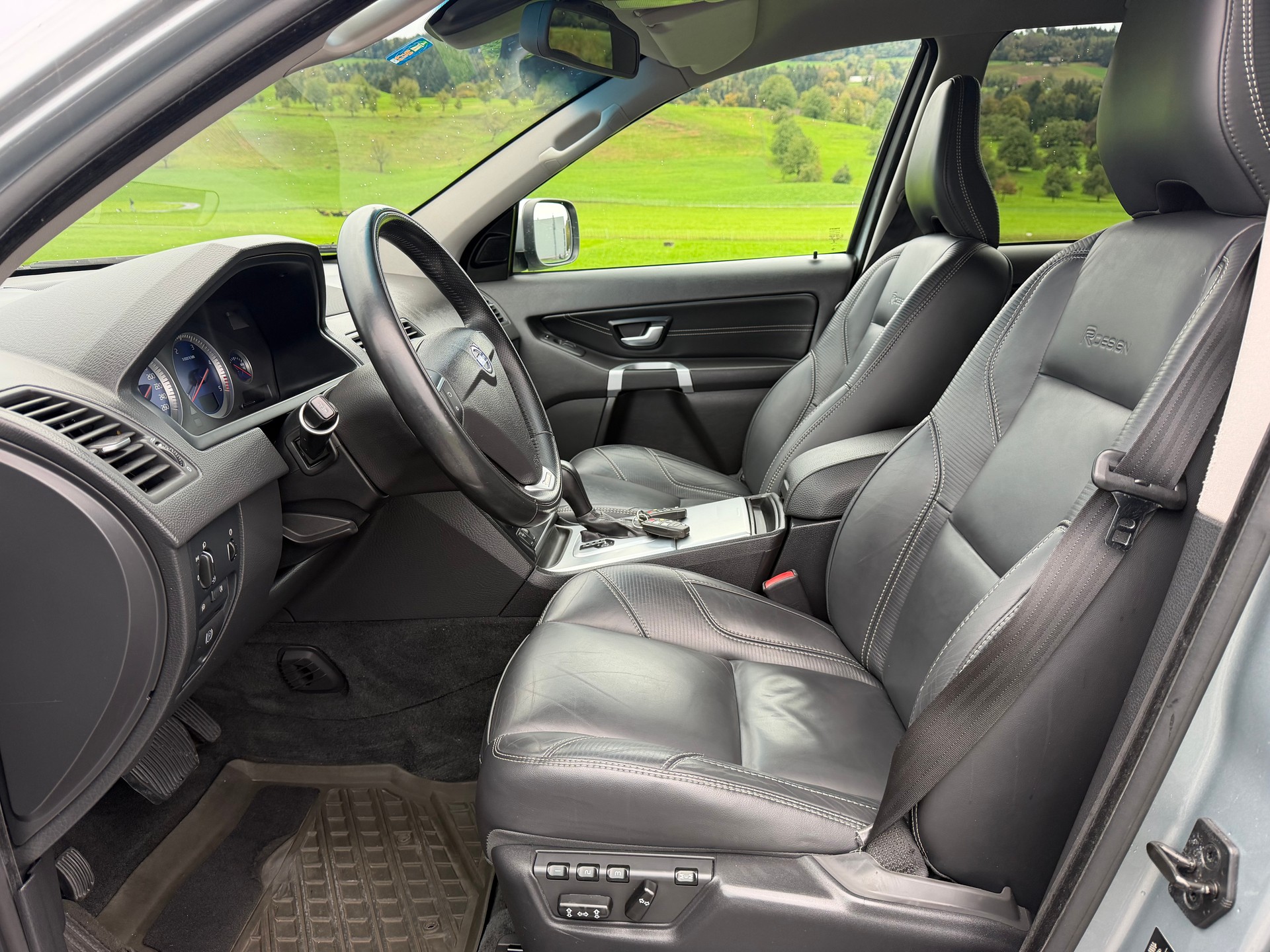 VOLVO XC90 D5 AWD R-Design Geartronic-image-8