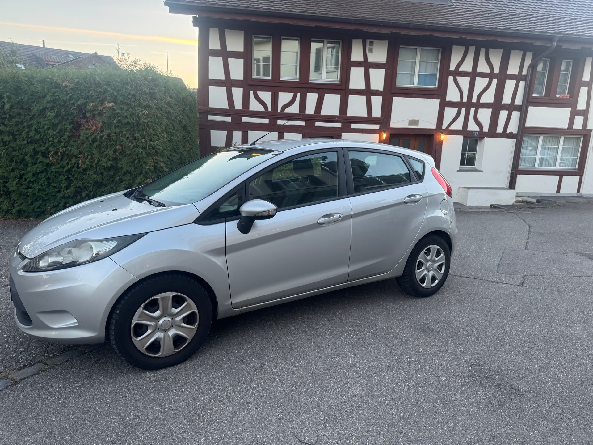 FORD Fiesta 1.4 16V Titanium-image-1