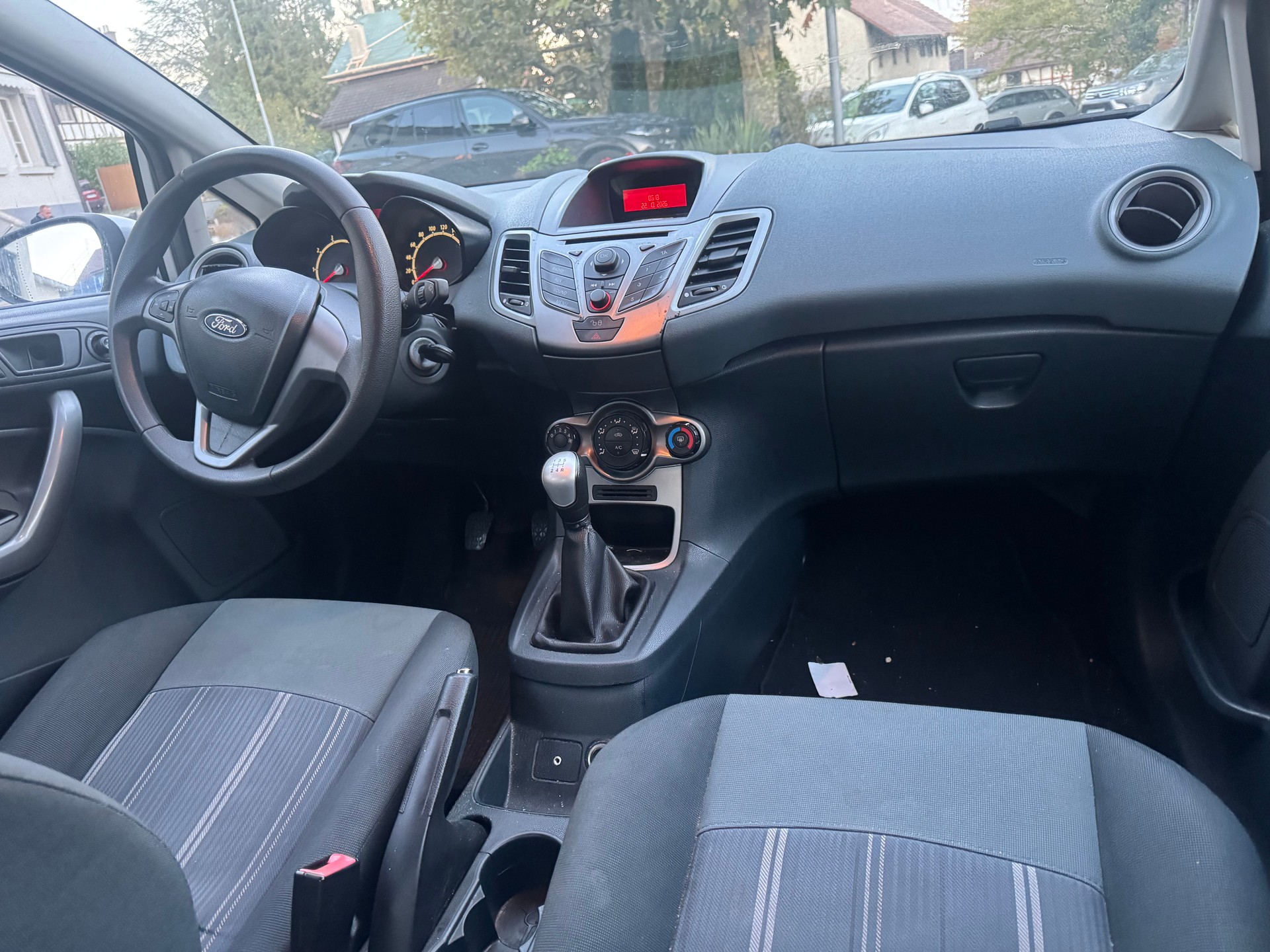 FORD Fiesta 1.4 16V Titanium-image-5