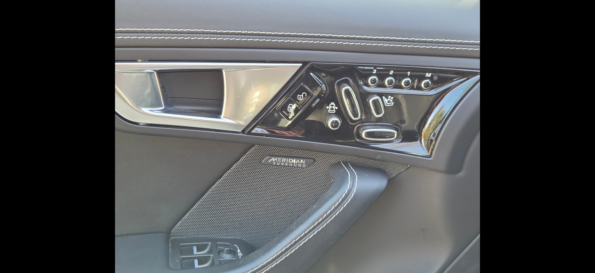 JAGUAR 5.0 V8 R AWD-image-5