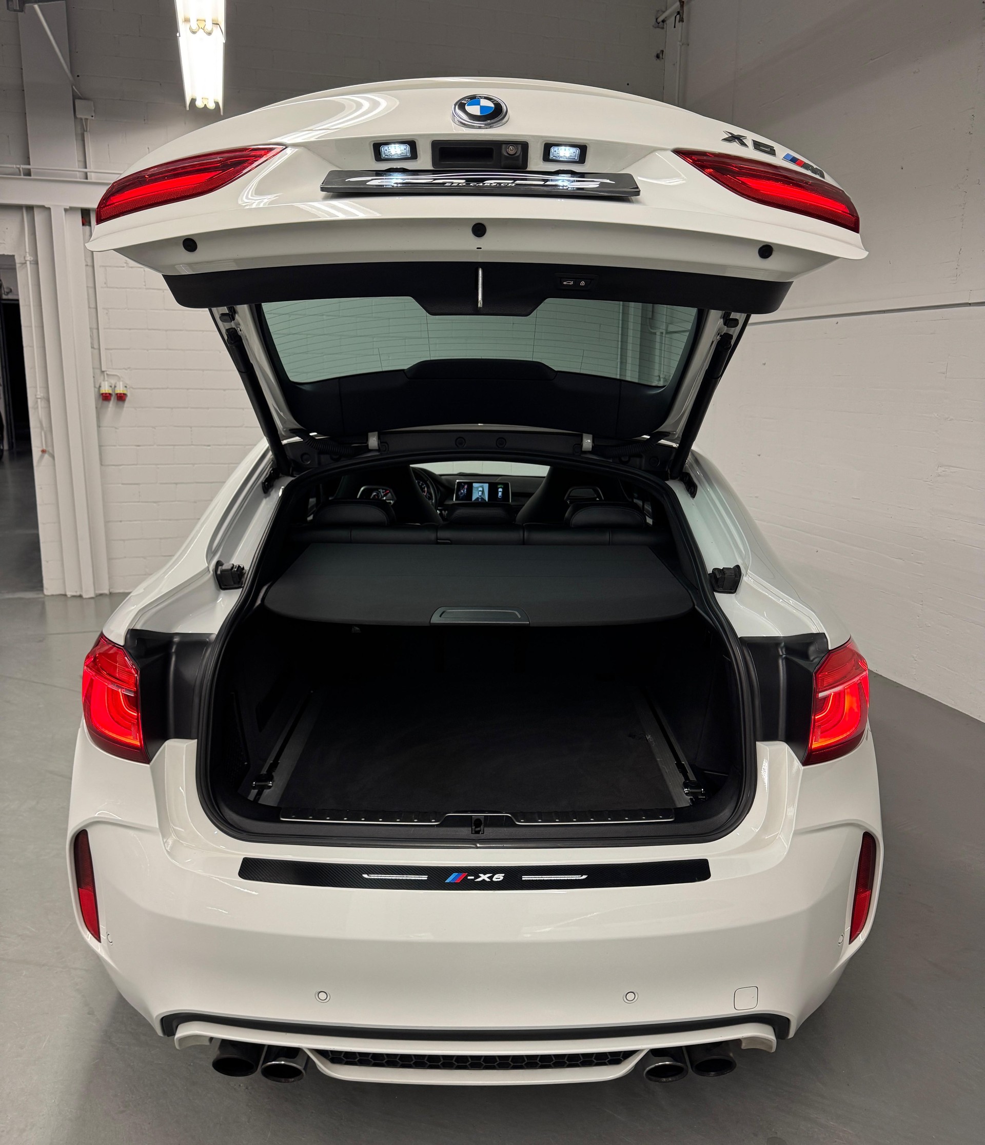 BMW X6M Limited White Black Performance Steptronic Aktionleasing ab 499.--image-11