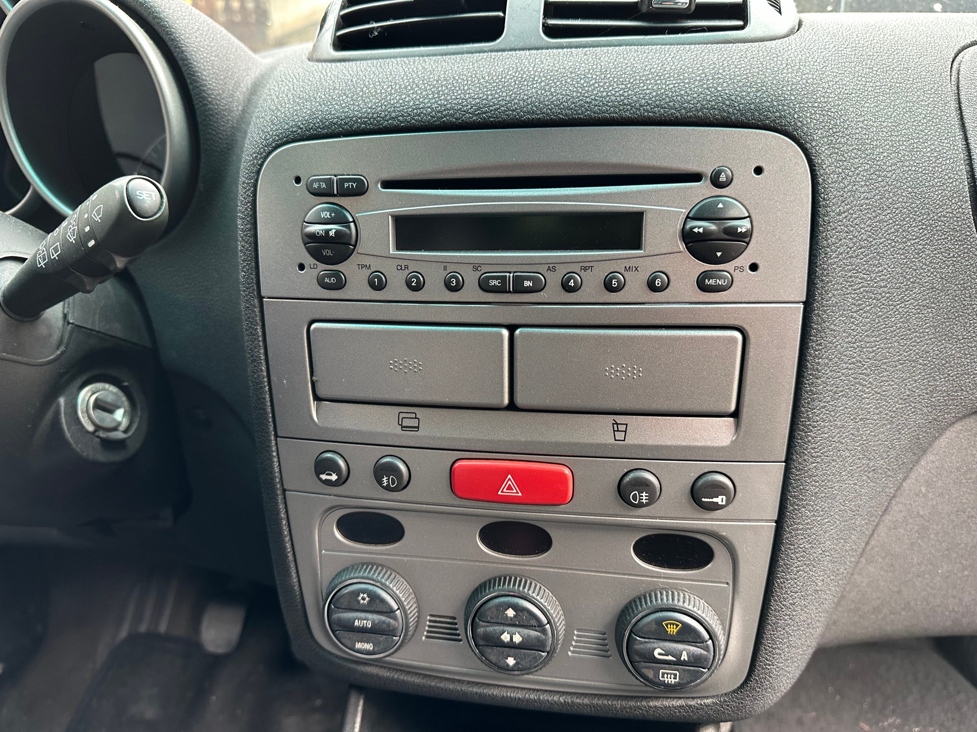 ALFA ROMEO 147 2.0 TS 16V Distinctive FIXPREIS-image-11