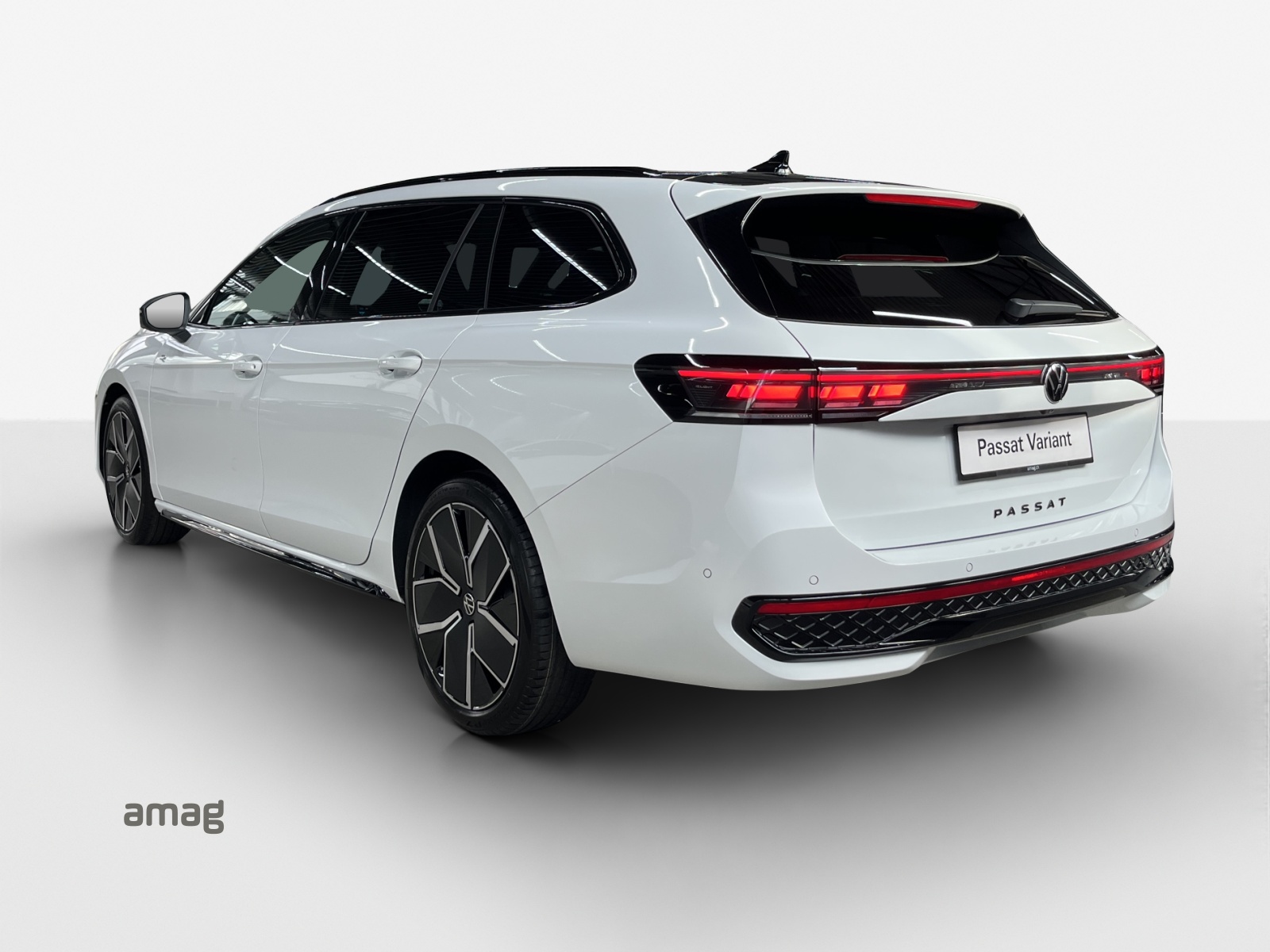 VW Passat Variant 2.0 TSI evo4 R-Line 4 Motion DSG-image-2