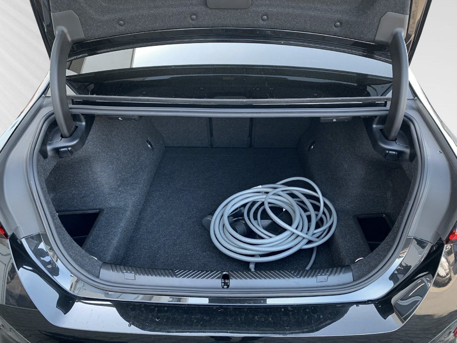 BMW 530e M Sport Steptronic-image-18