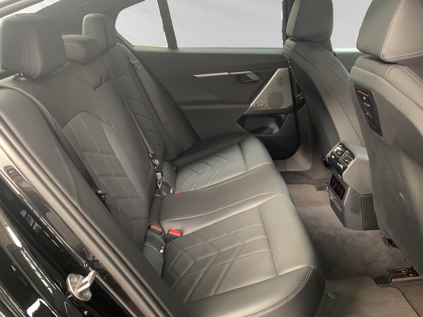 BMW 530e M Sport Steptronic-image-13
