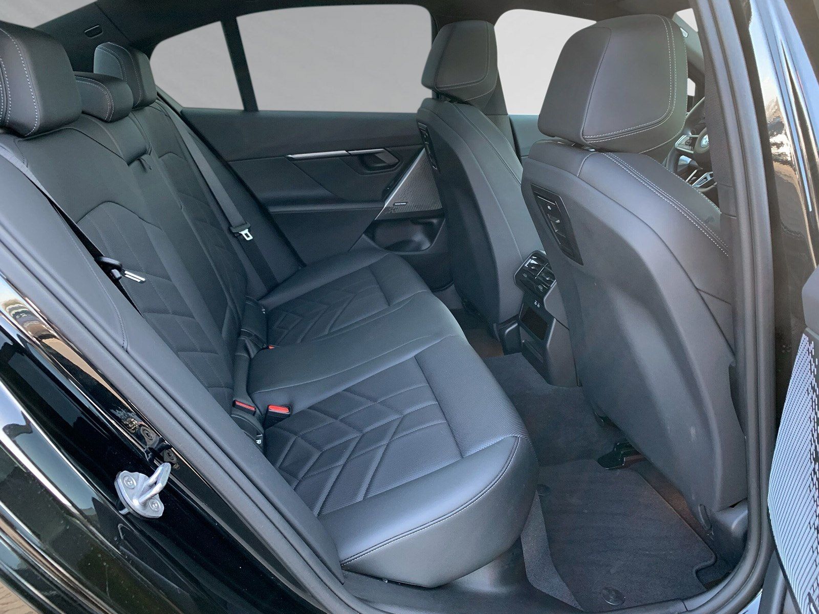 BMW 530e M Sport Steptronic-image-11