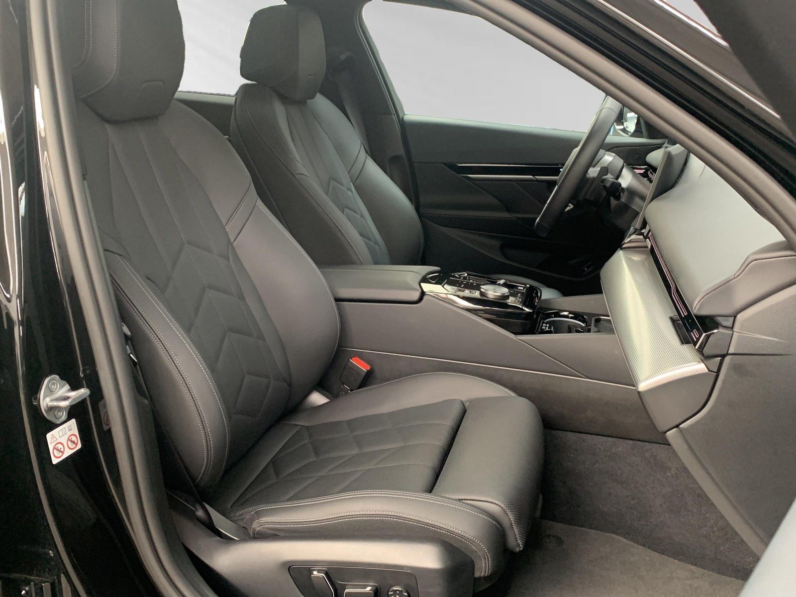 BMW 530e M Sport Steptronic-image-12