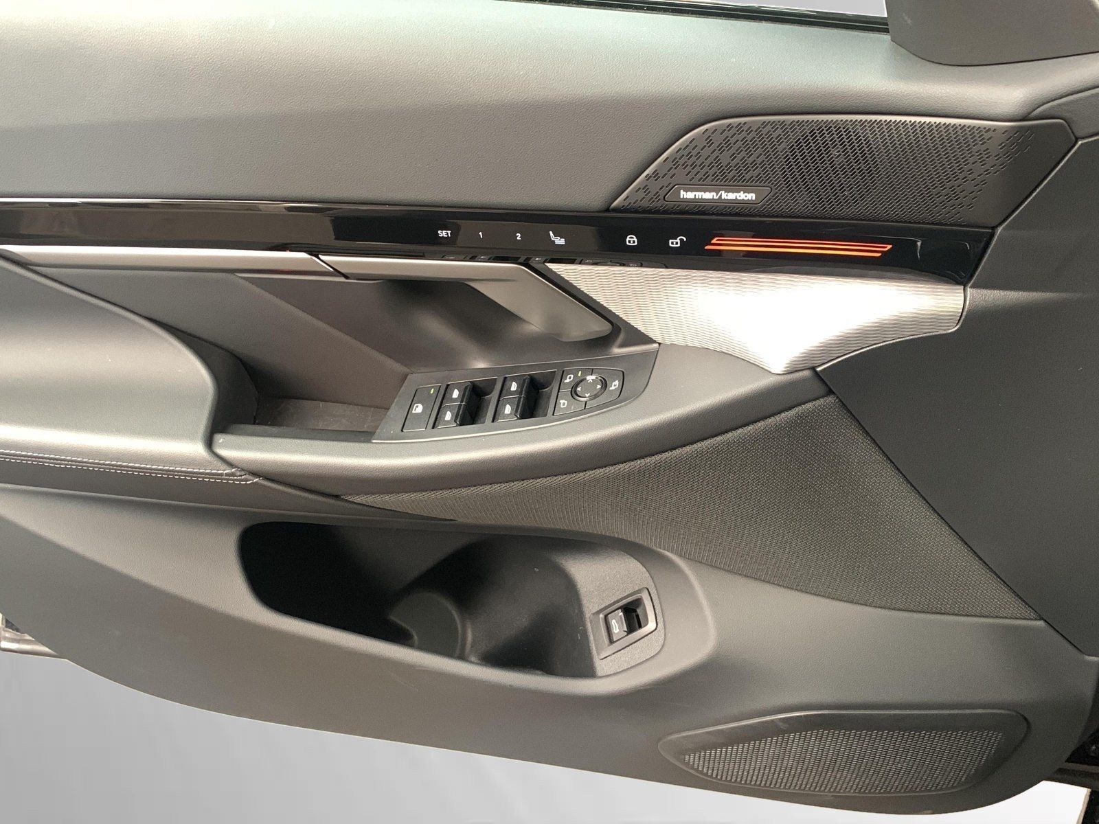 BMW 530e M Sport Steptronic-image-15