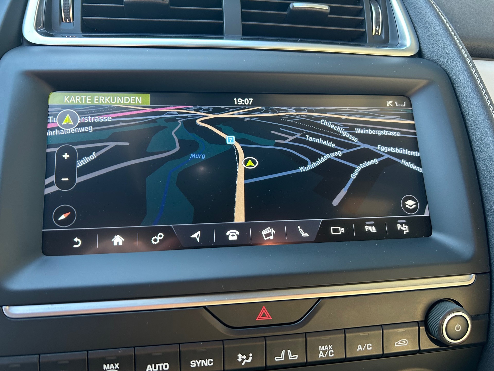 JAGUAR E-Pace 2.0 P300 R-Dynamic SE AWD Automatik-image-14