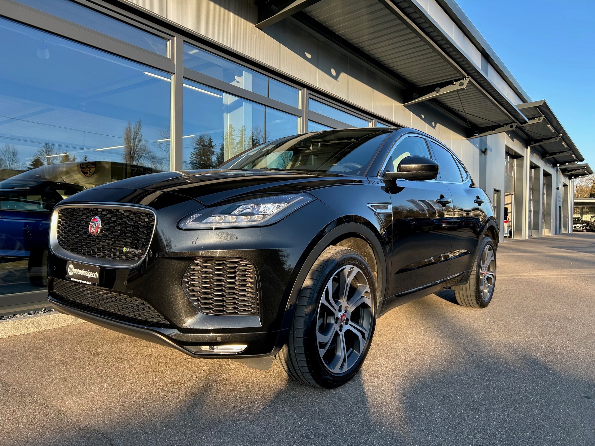 JAGUAR E-Pace 2.0 P300 R-Dynamic SE AWD Automatik-image-3