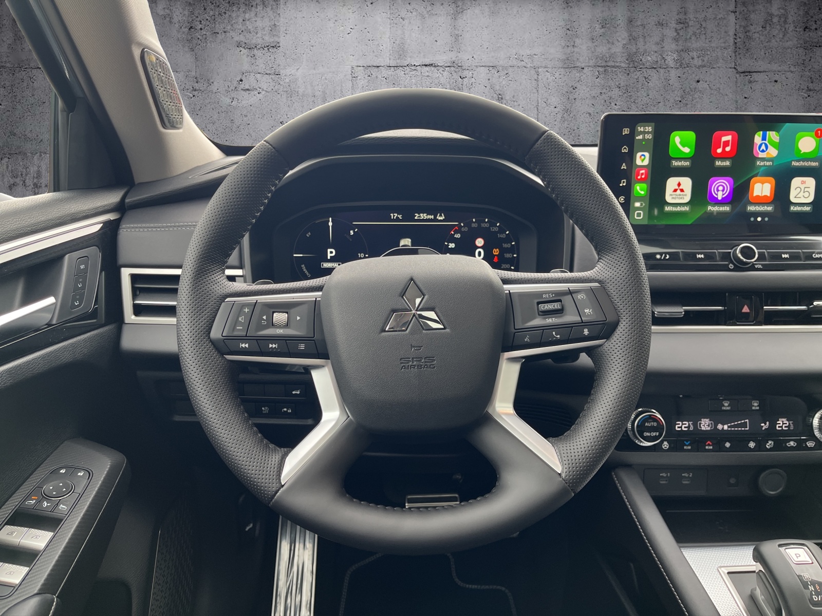 MITSUBISHI 2.4 PHEV Instyle 4x4-image-9