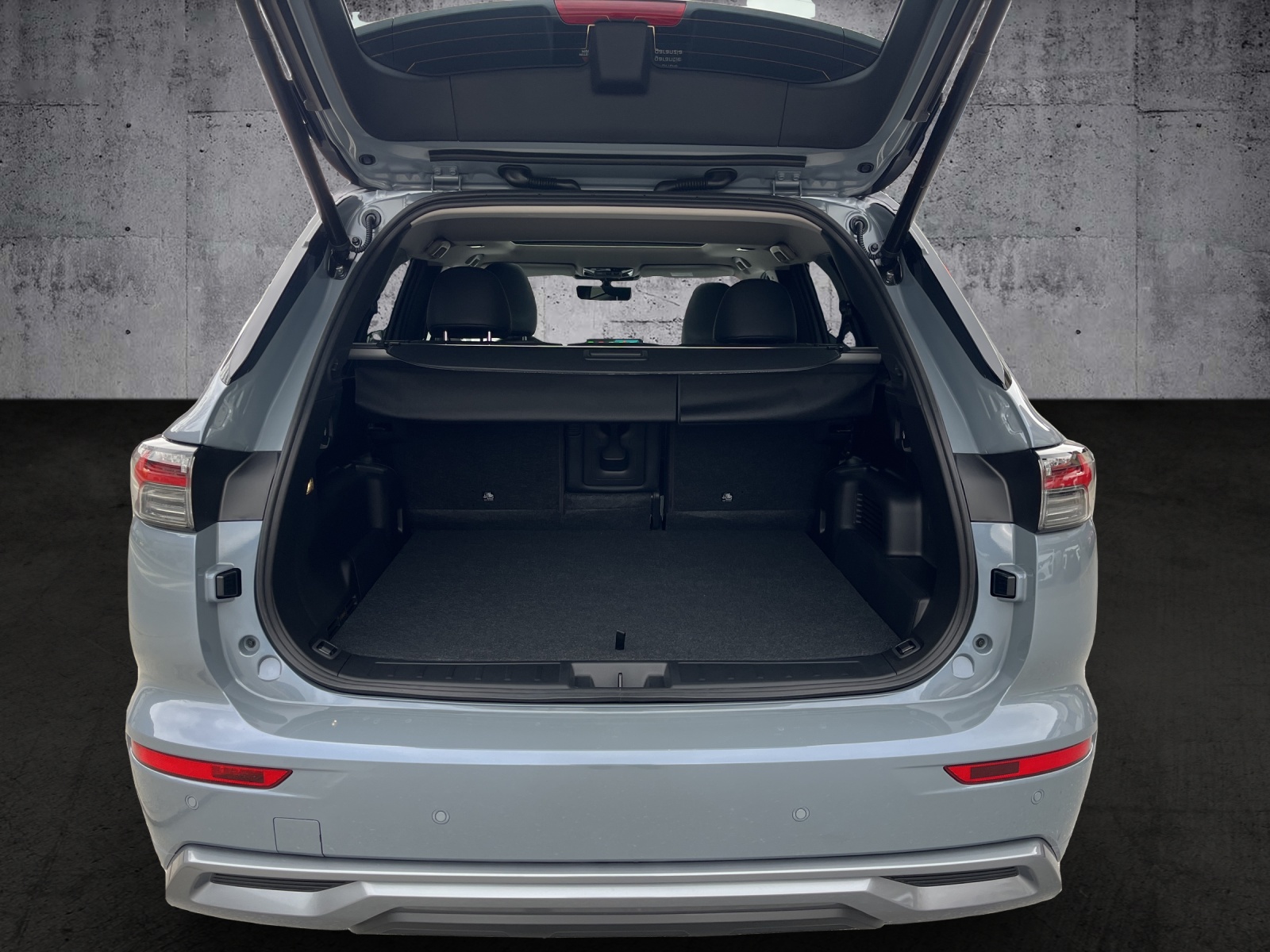 MITSUBISHI 2.4 PHEV Instyle 4x4-image-14