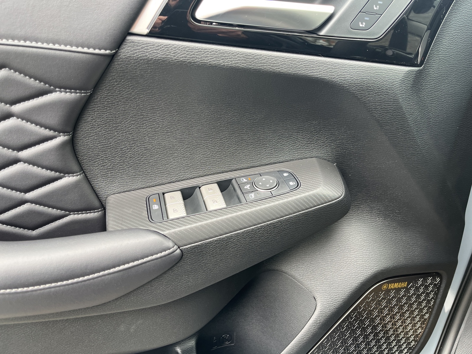 MITSUBISHI 2.4 PHEV Instyle 4x4-image-17