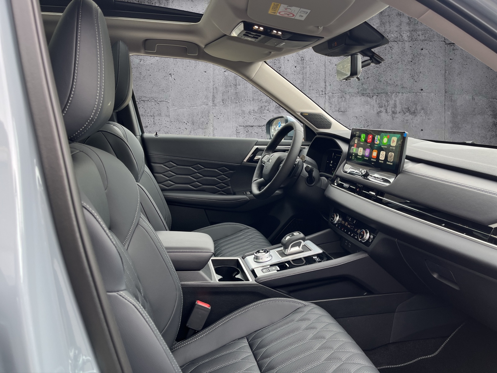 MITSUBISHI 2.4 PHEV Instyle 4x4-image-12