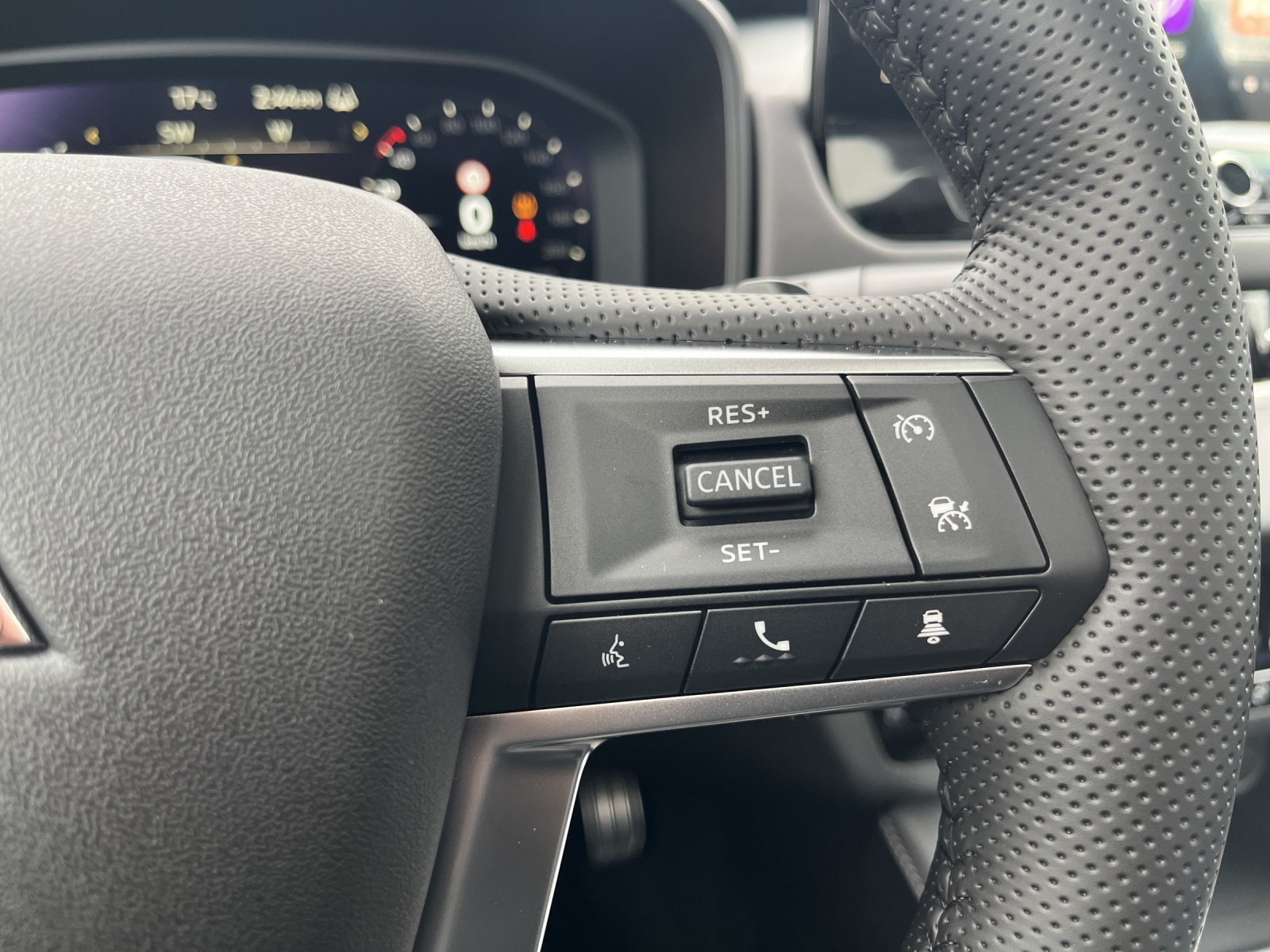 MITSUBISHI 2.4 PHEV Instyle 4x4-image-26