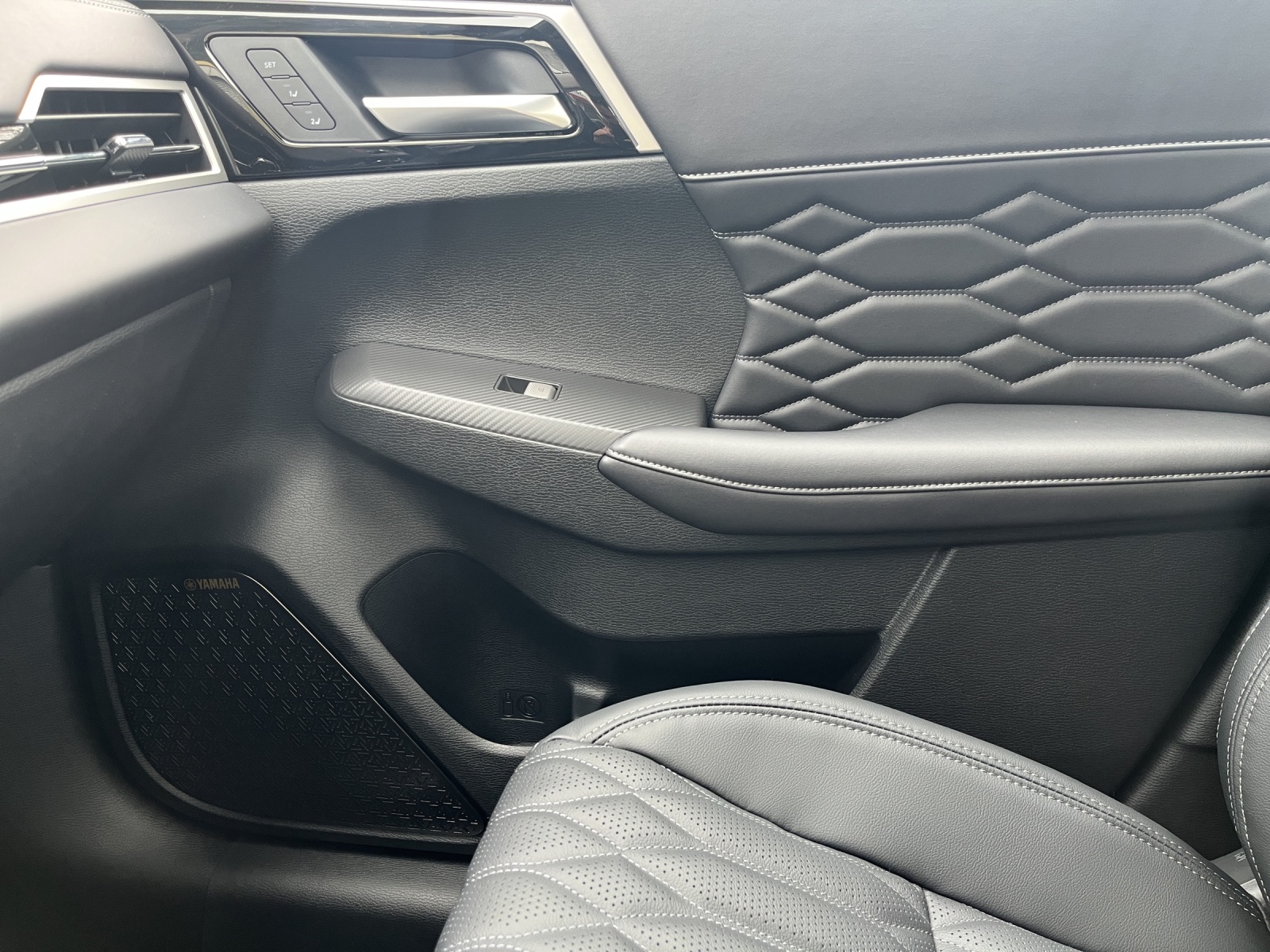 MITSUBISHI 2.4 PHEV Instyle 4x4-image-19