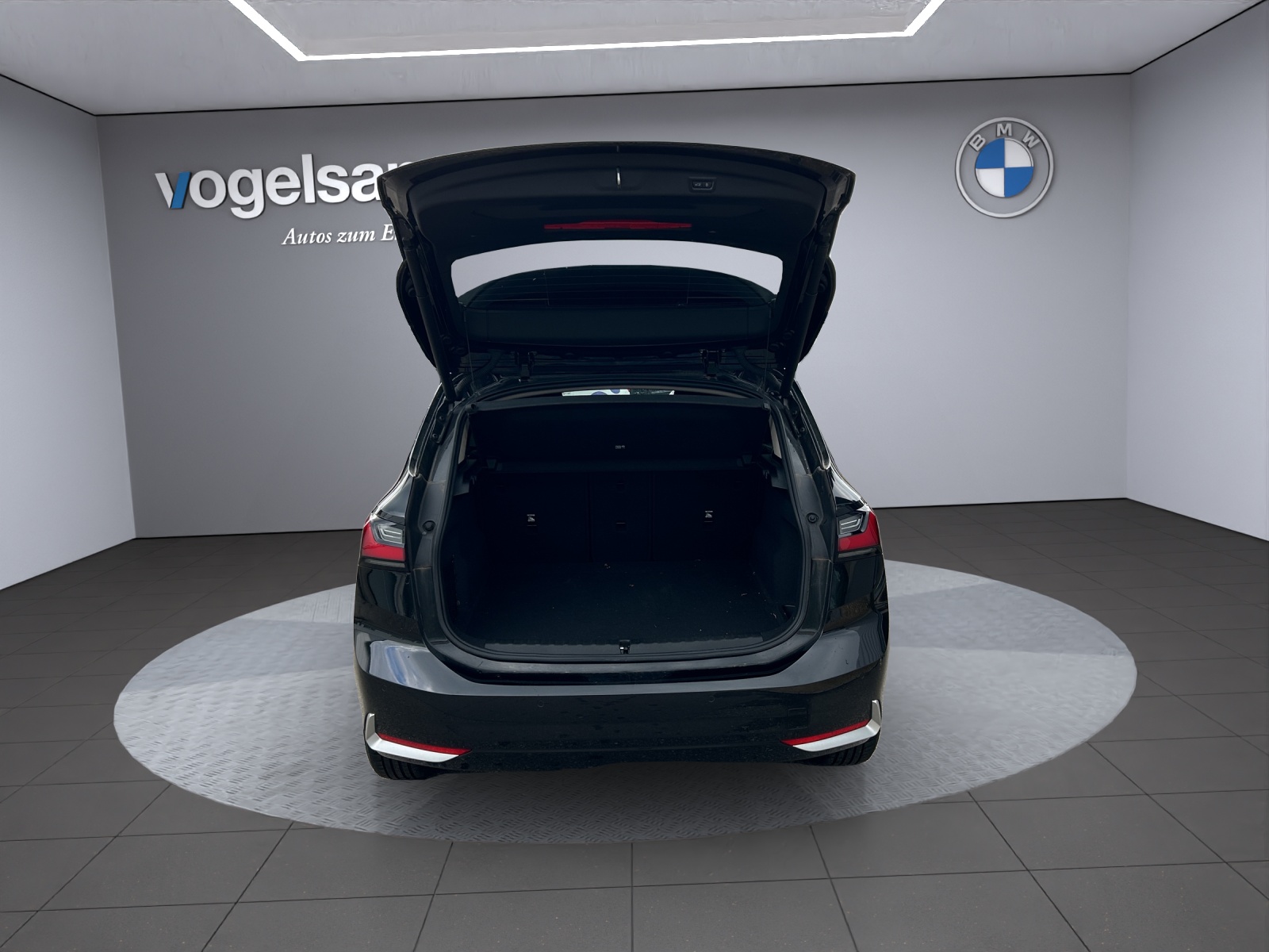 BMW 218d Active Tourer DKG-image-3