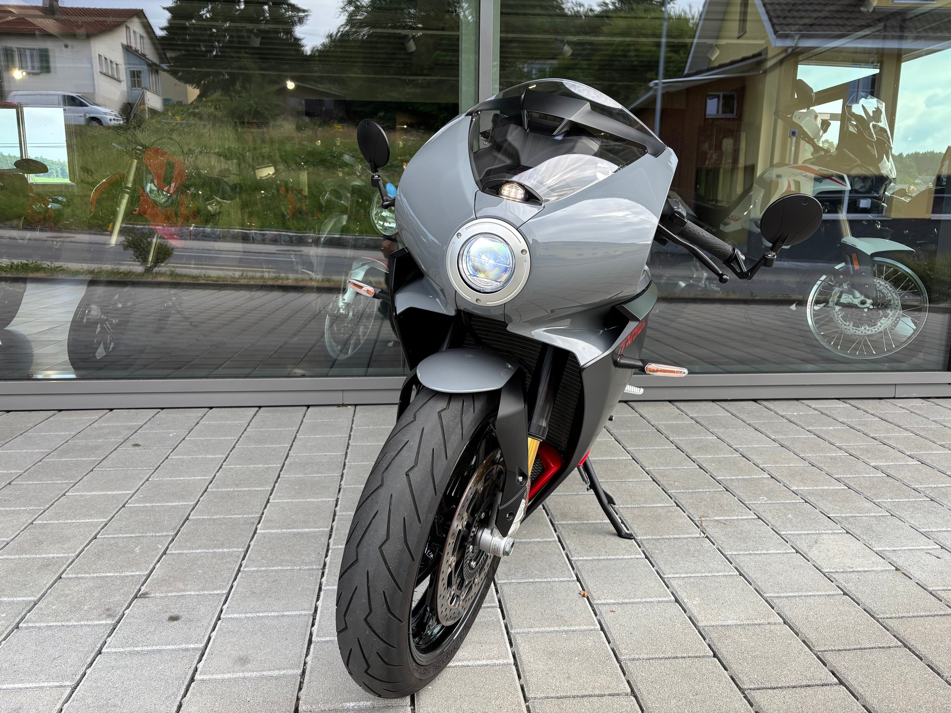 MV AGUSTA Superveloce 800-image-2