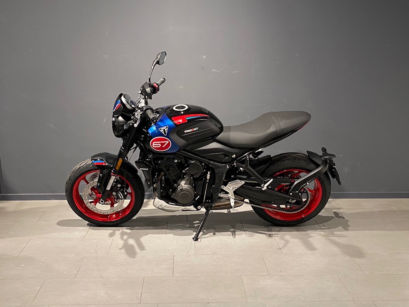 TRIUMPH Trident 660-showroom-element-3