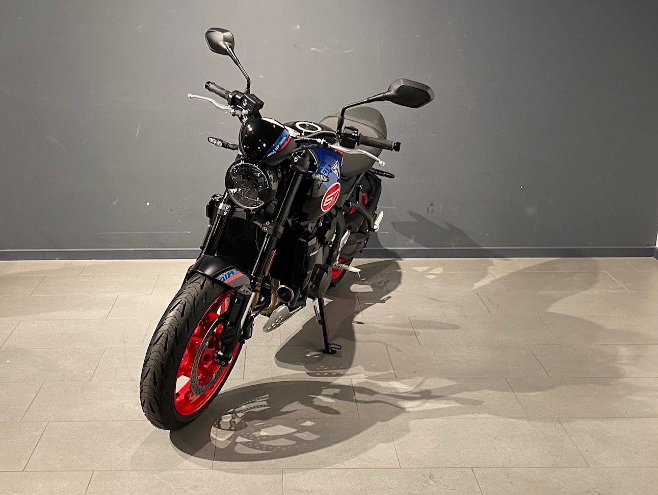 TRIUMPH Trident 660-showroom-element-2