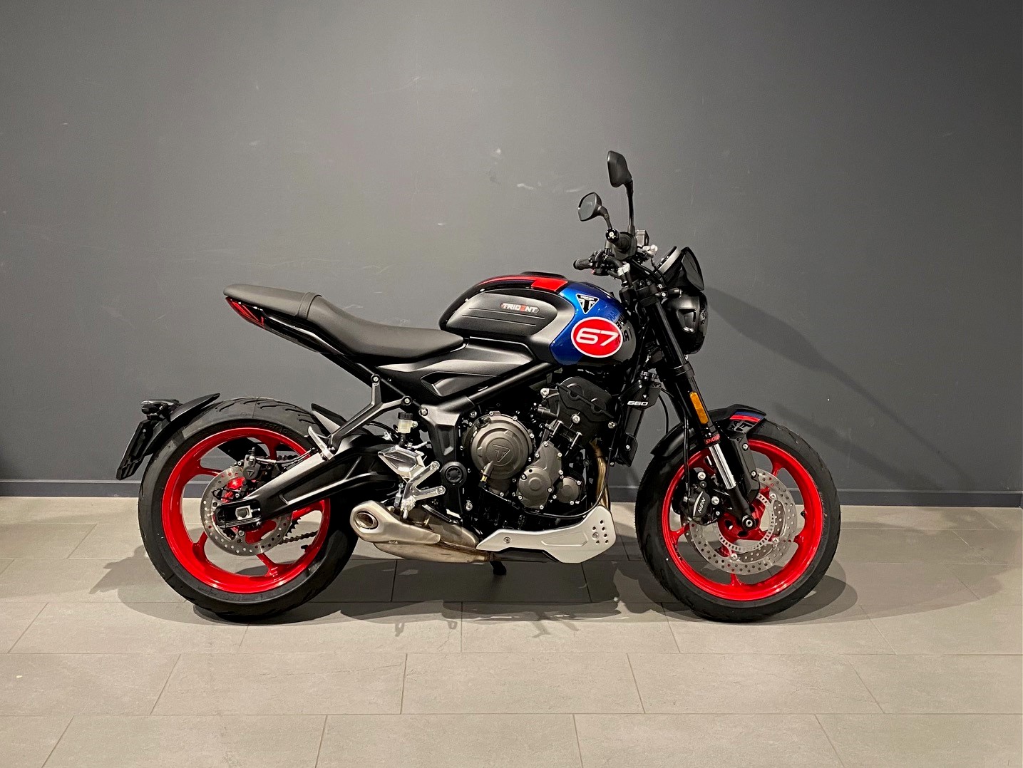 TRIUMPH Trident 660