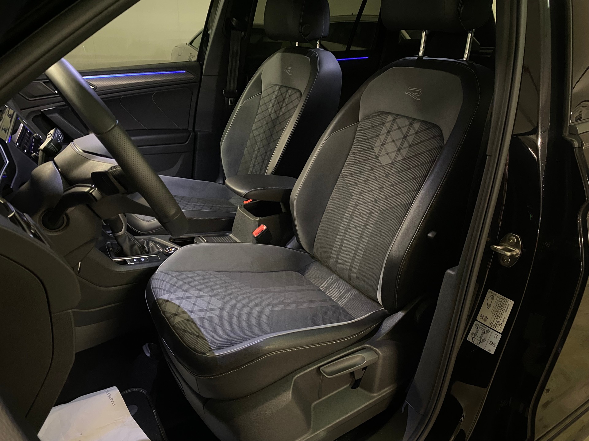 VW Tiguan 2.0 TDI SCR R-Line 4Motion DSG ** Head-up, Virtual Cockpit, Ambiente Beleuchtung-image-10