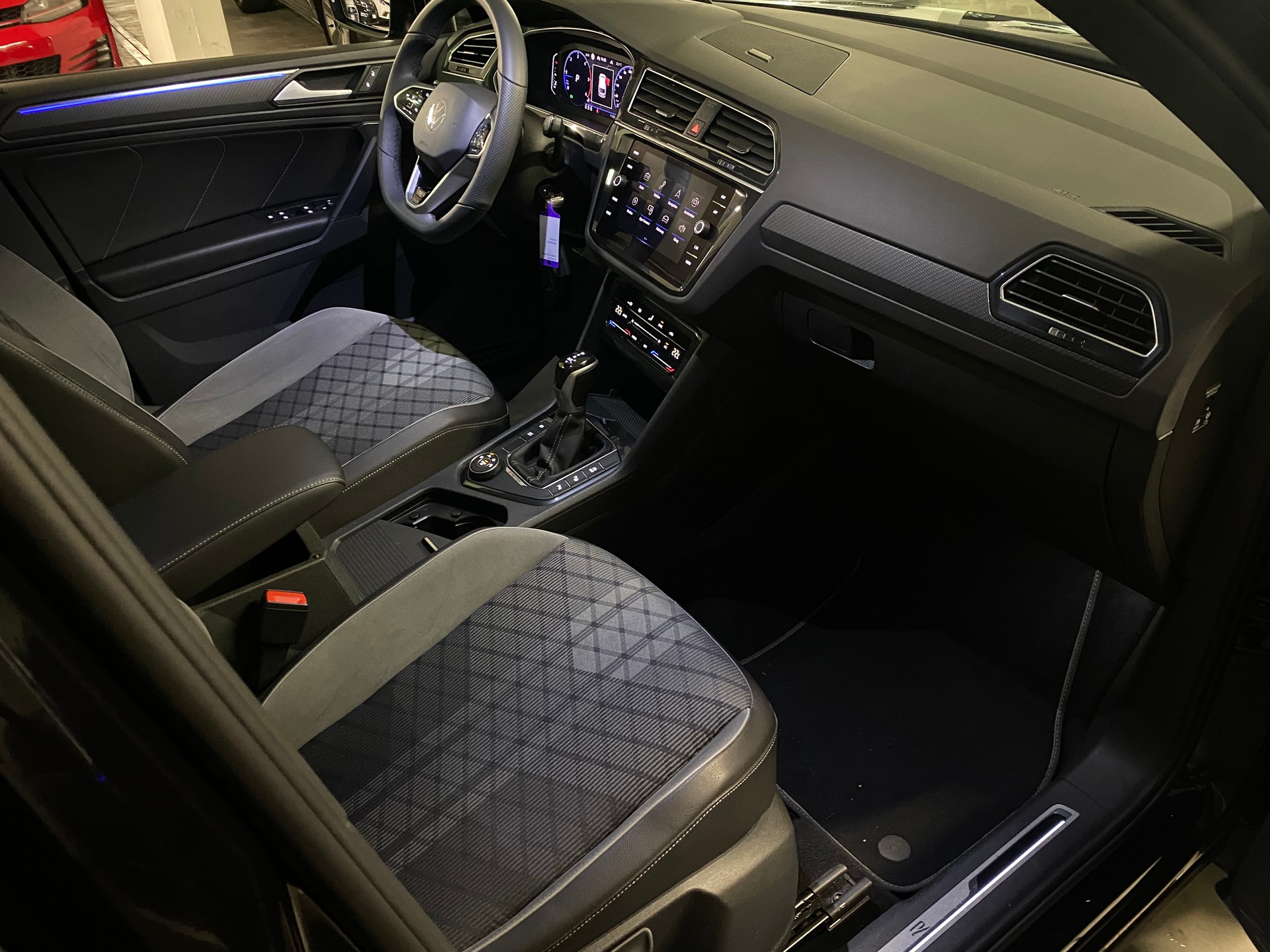 VW Tiguan 2.0 TDI SCR R-Line 4Motion DSG ** Head-up, Virtual Cockpit, Ambiente Beleuchtung-image-9