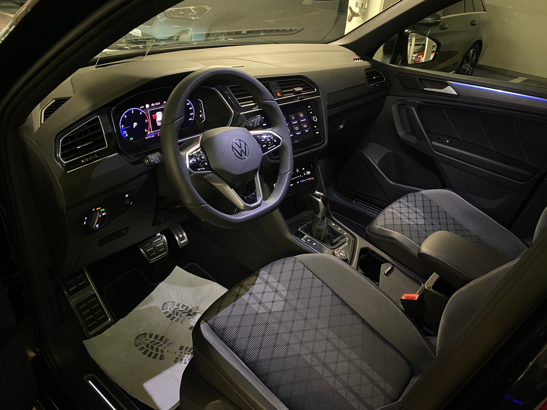 VW Tiguan 2.0 TDI SCR R-Line 4Motion DSG ** Head-up, Virtual Cockpit, Ambiente Beleuchtung-image-8