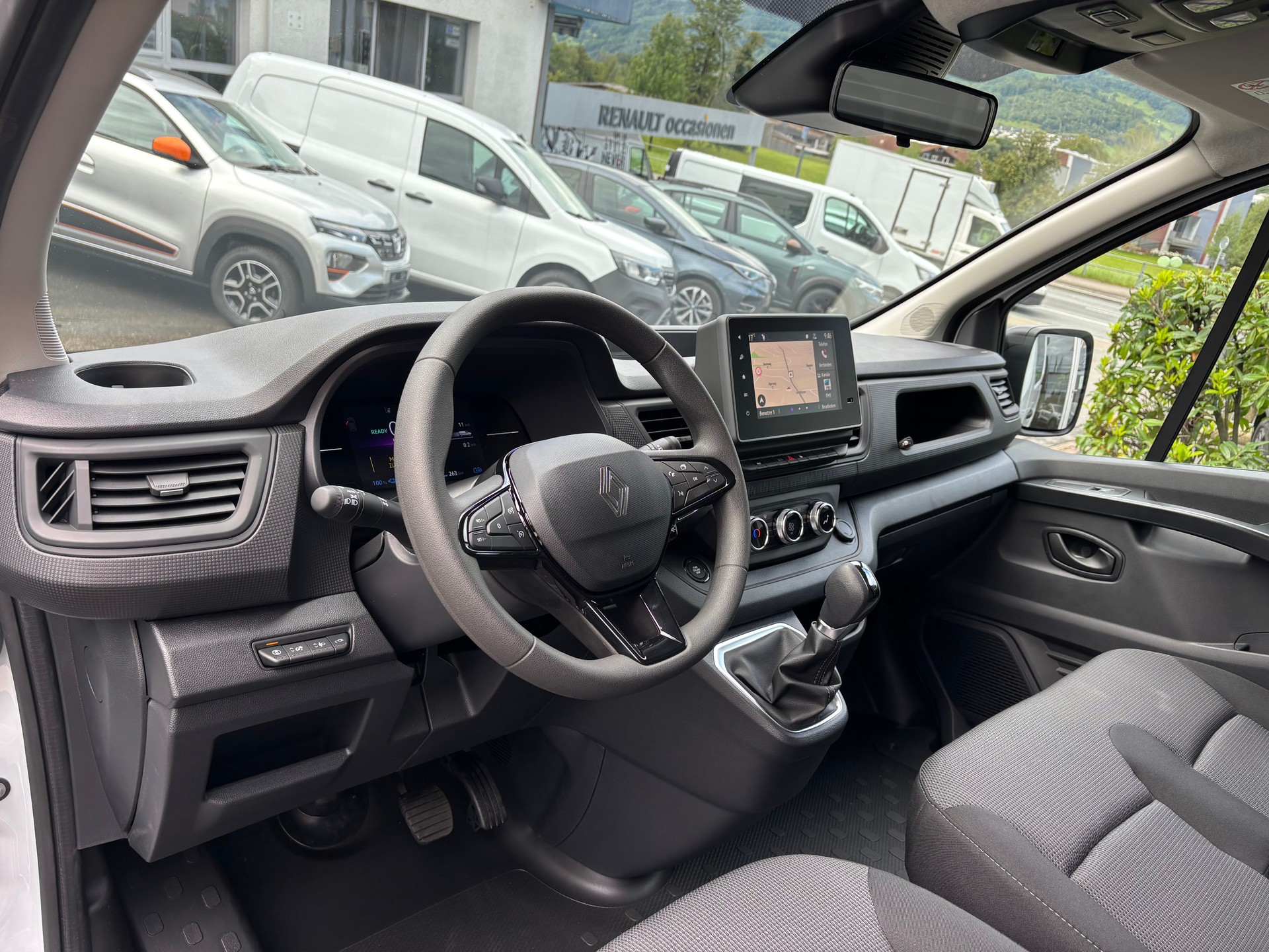 RENAULT Trafic EV52 22kW L1H1-image-5