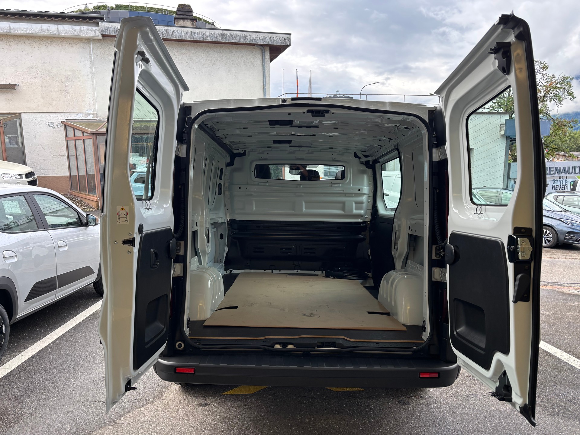 RENAULT Trafic EV52 22kW L1H1-image-8