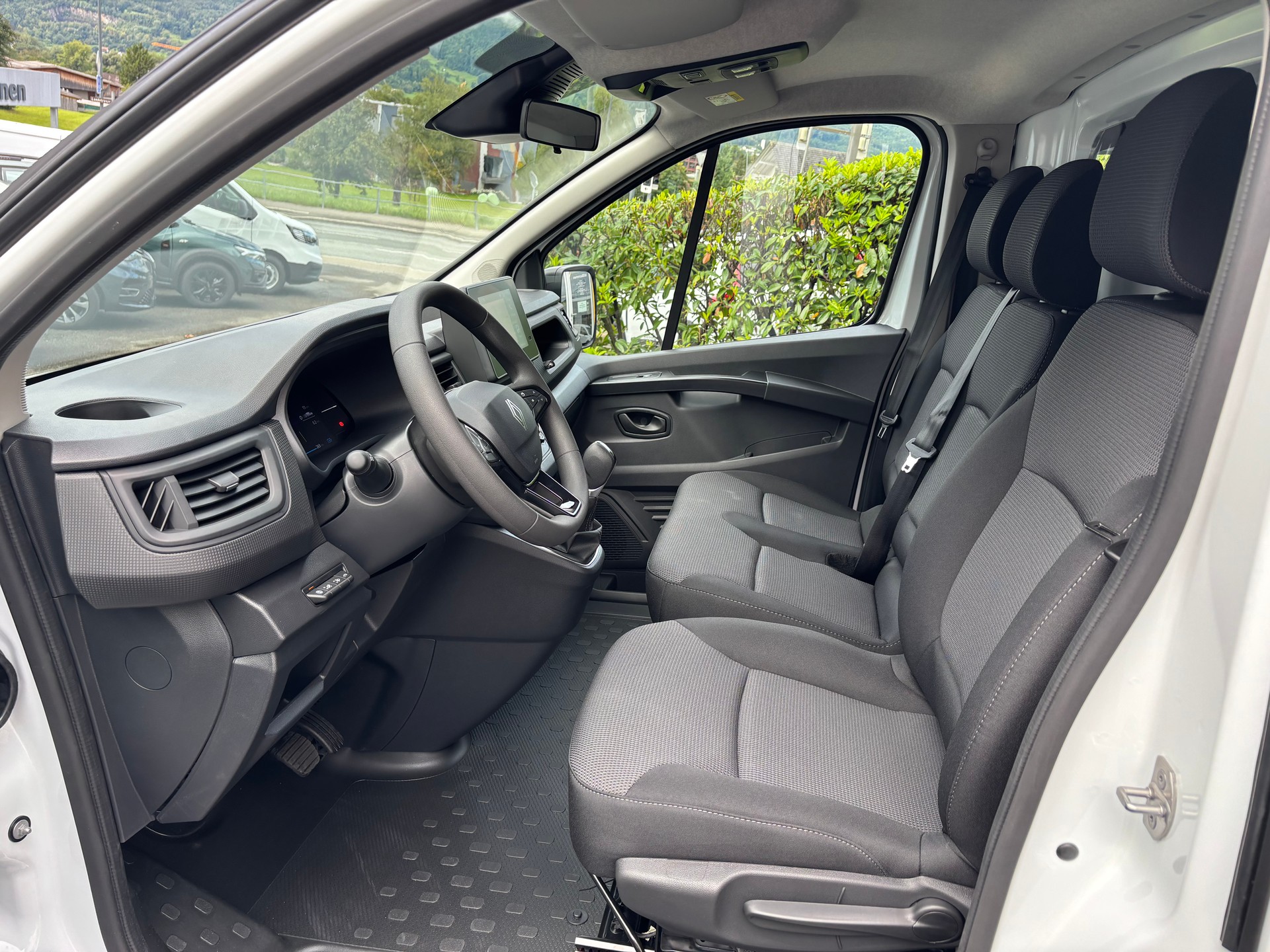 RENAULT Trafic EV52 22kW L1H1-image-4